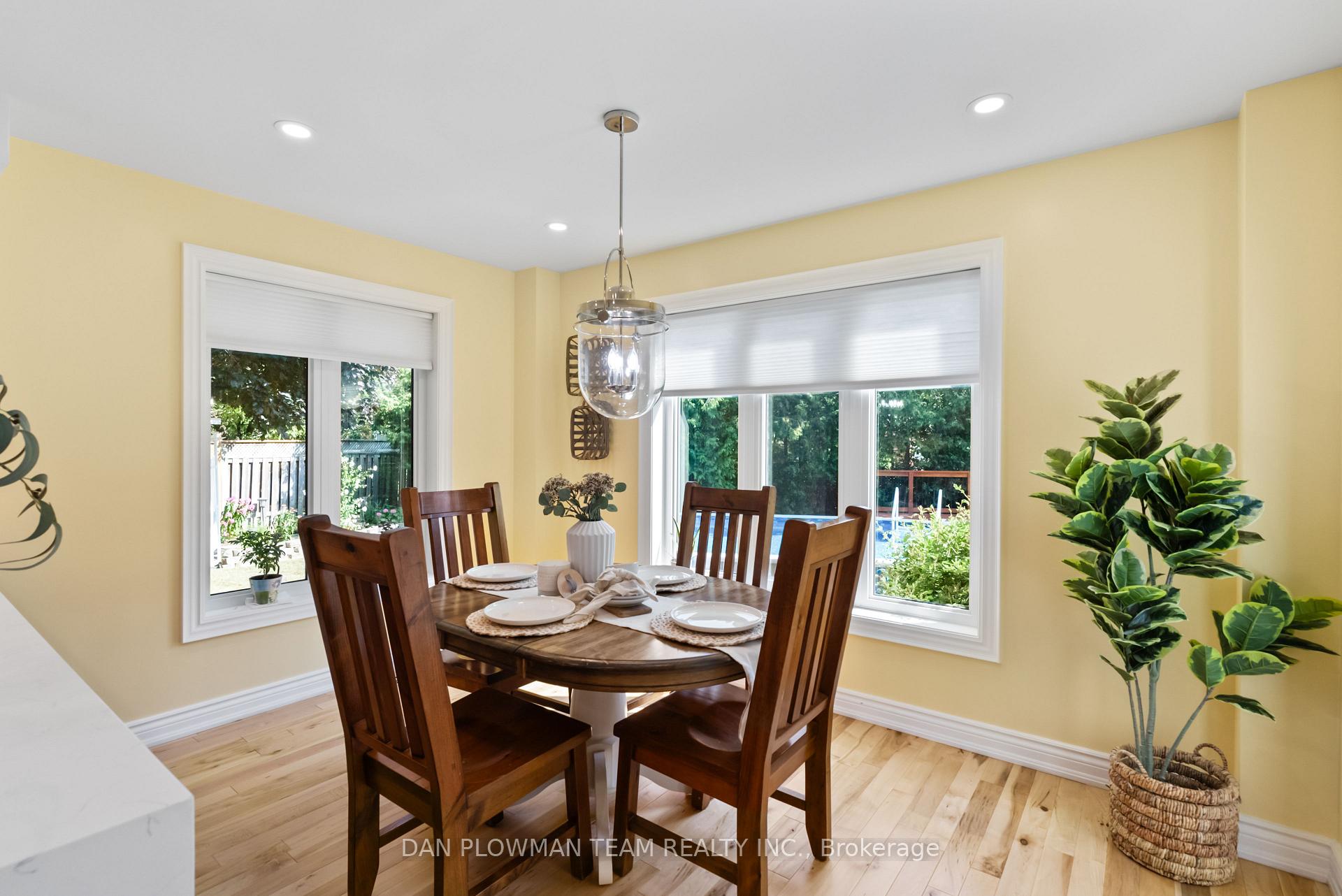 Photo 14 of 18 Headlands Crescent, Whitby, Rolling Acres — HOMEH