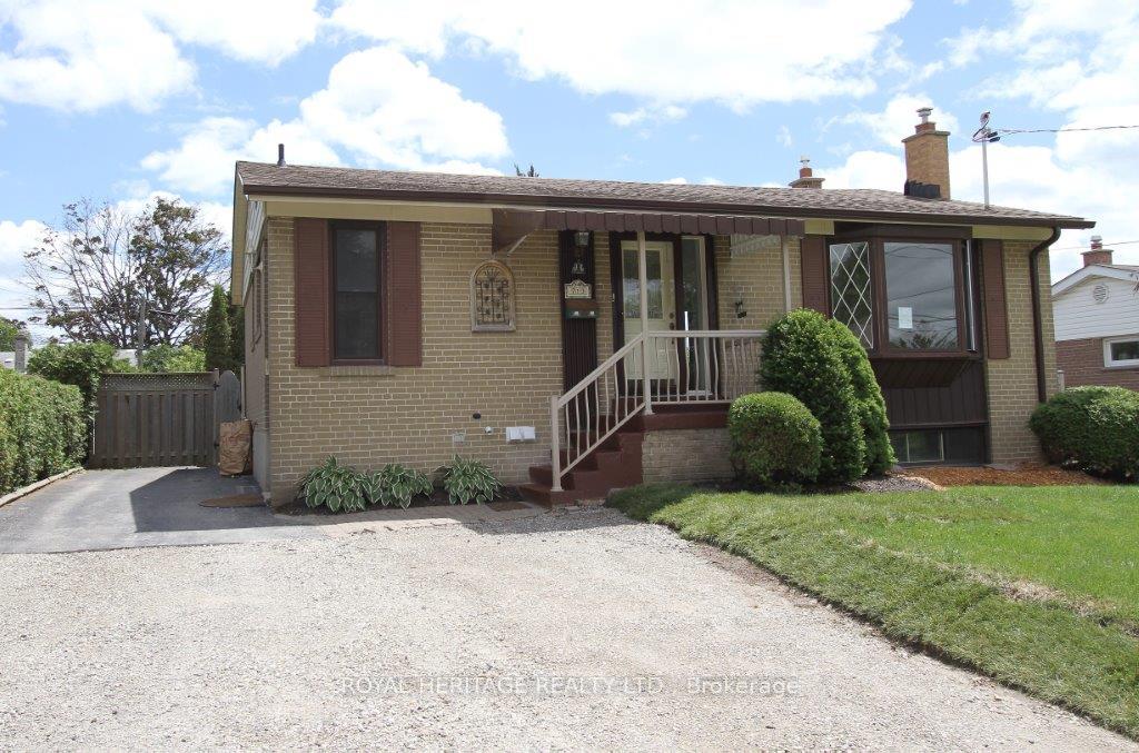 Front of Unit Main, 713 Burns Street W