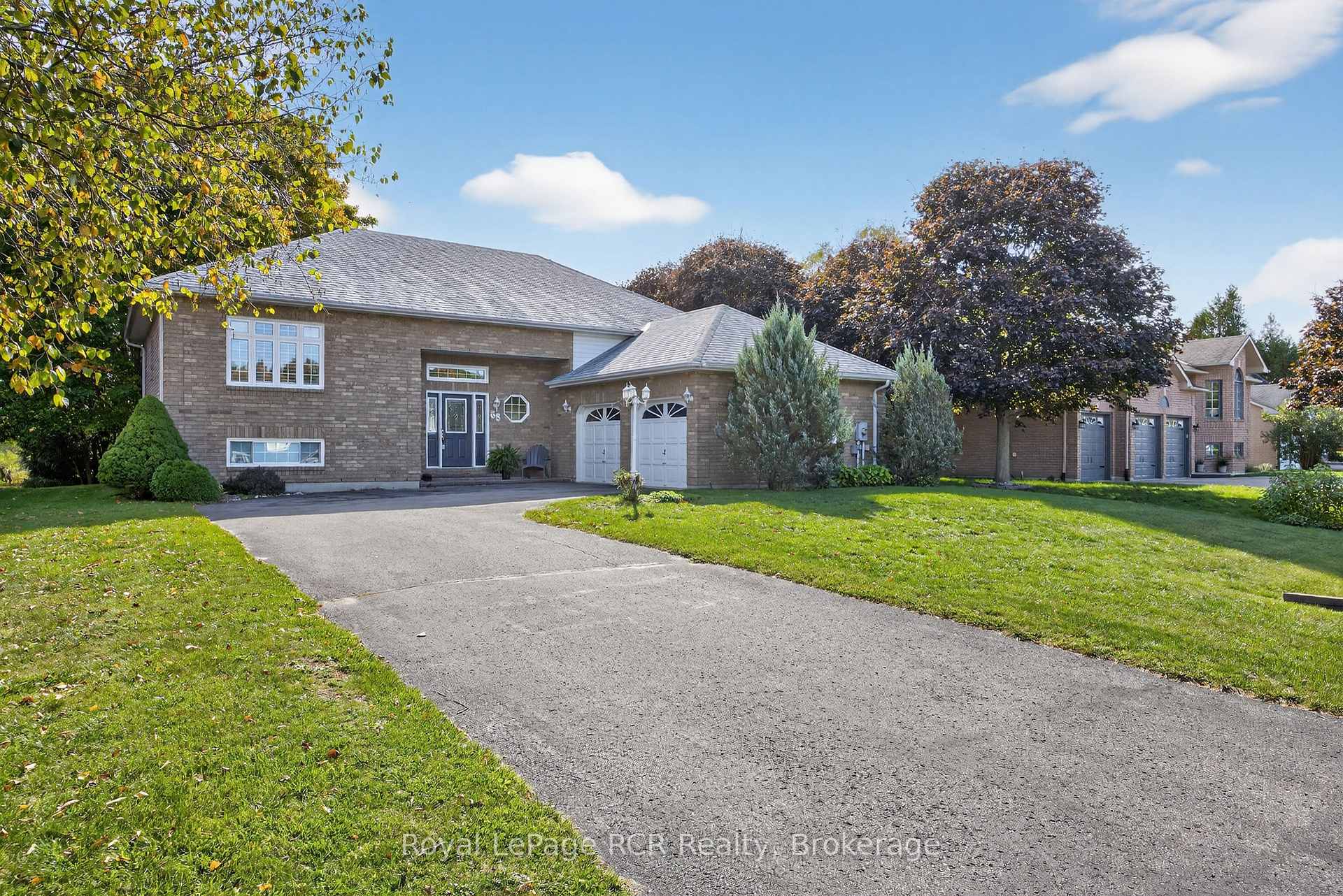 Photo 2 of 68 Fairway Crescent, Wasaga Beach — HOMEH