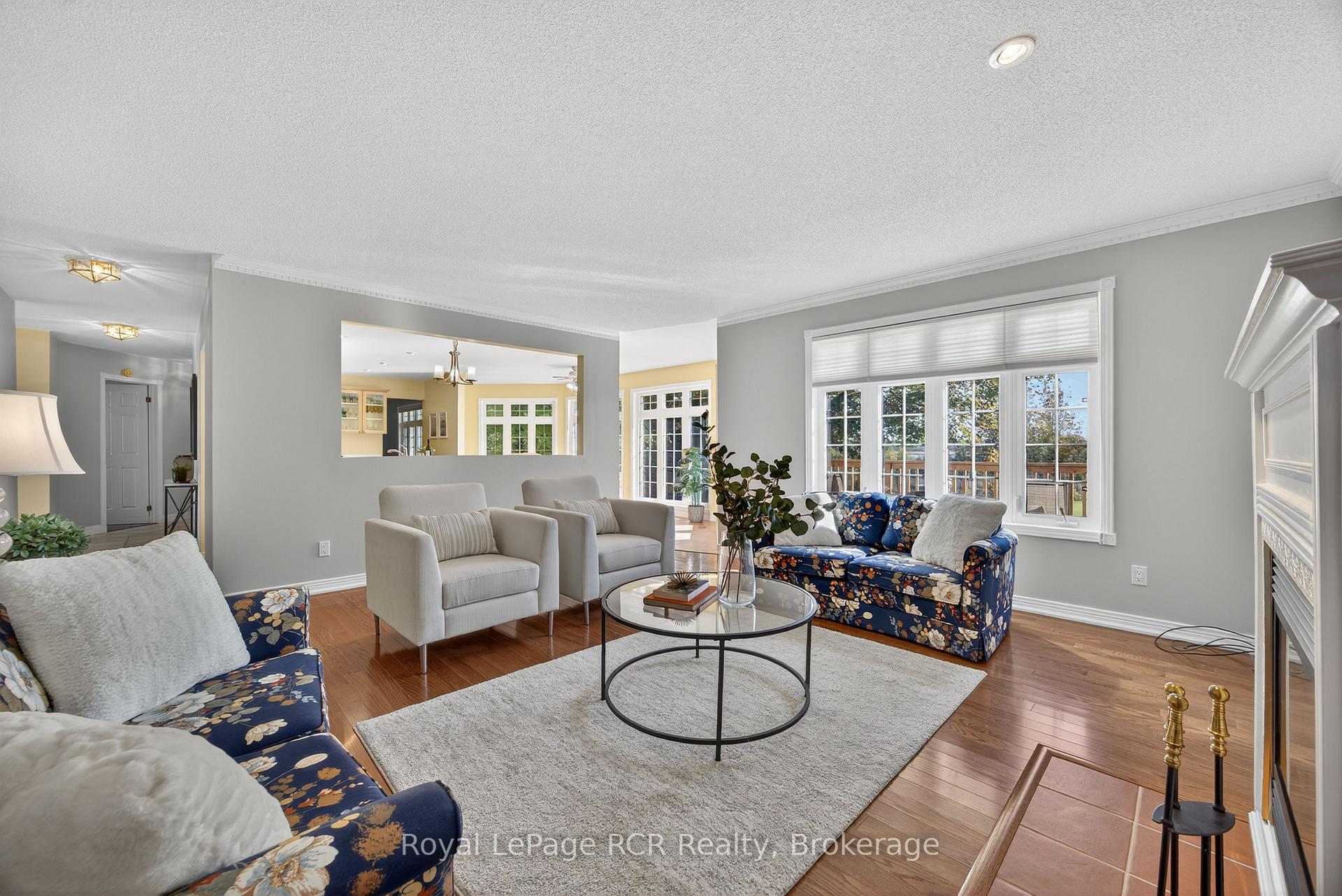 Photo 5 of 68 Fairway Crescent, Wasaga Beach — HOMEH