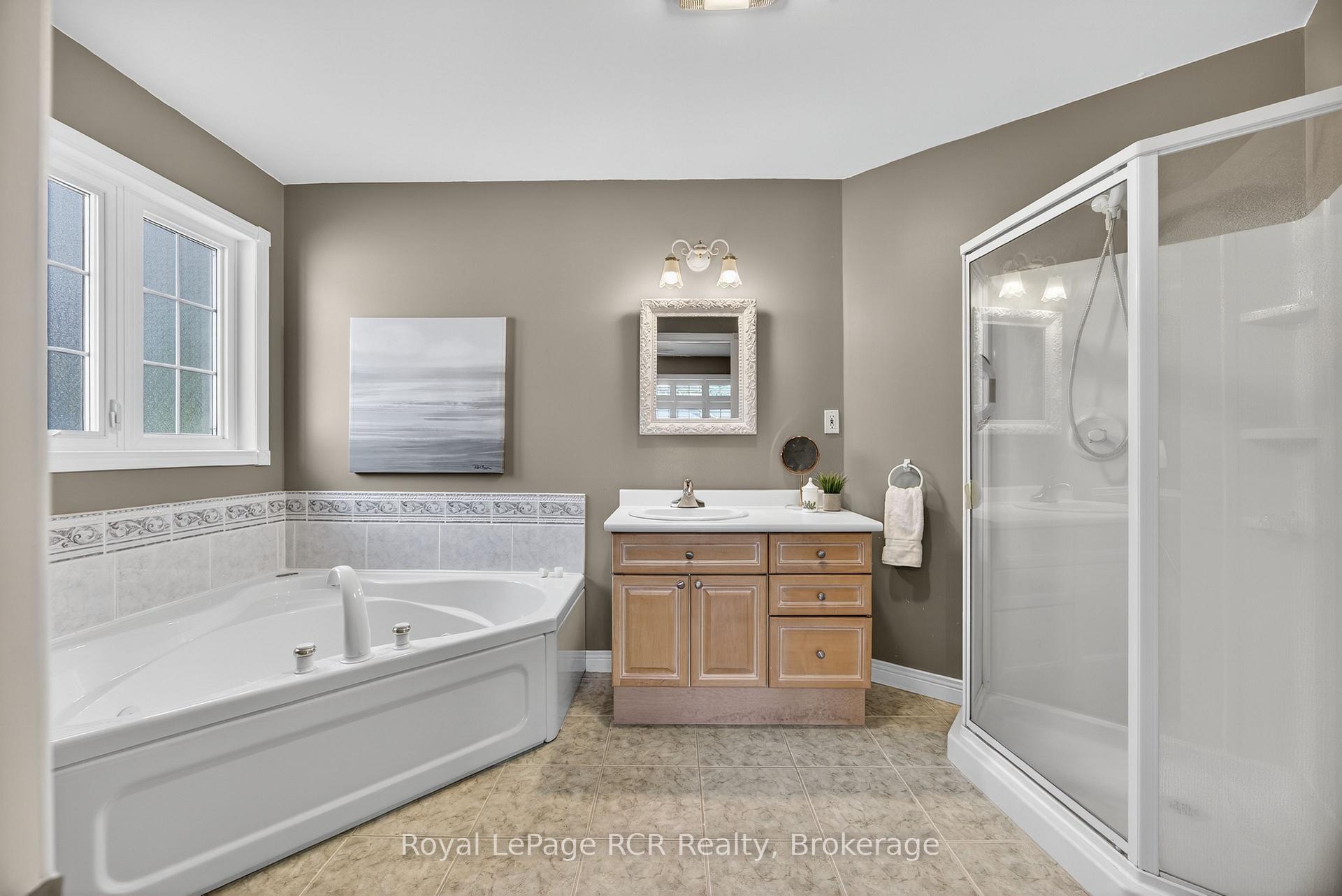 Photo 14 of 68 Fairway Crescent, Wasaga Beach — HOMEH