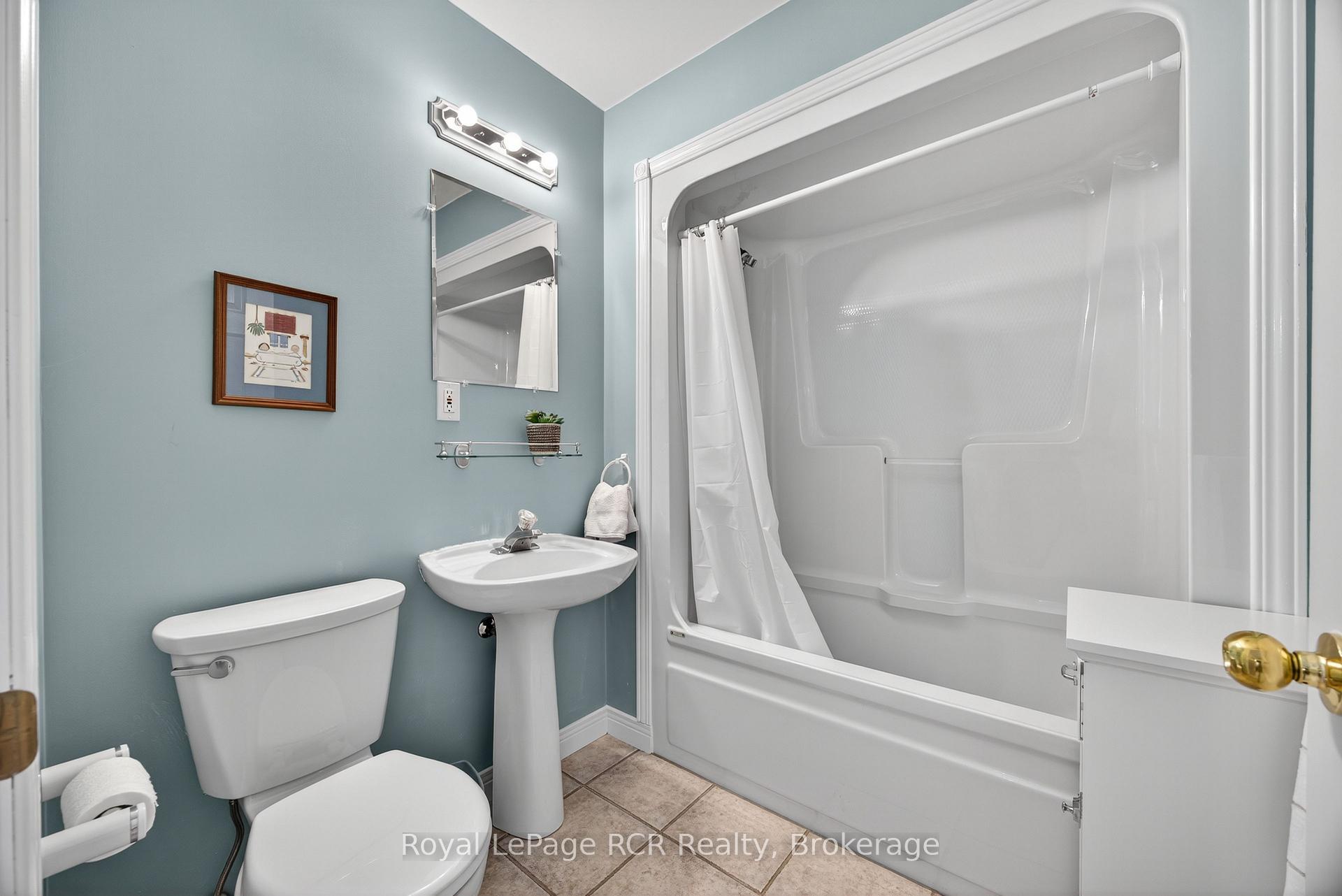 Photo 16 of 68 Fairway Crescent, Wasaga Beach — HOMEH