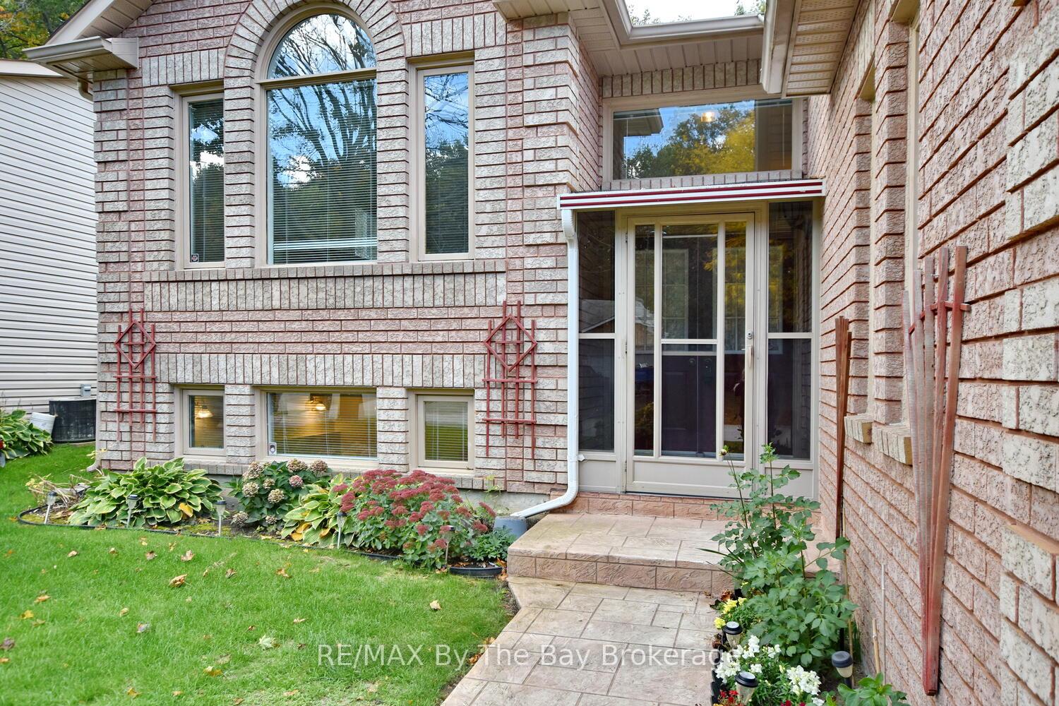 Photo 2 of 38 Timberland Crescent, Wasaga Beach — HOMEH