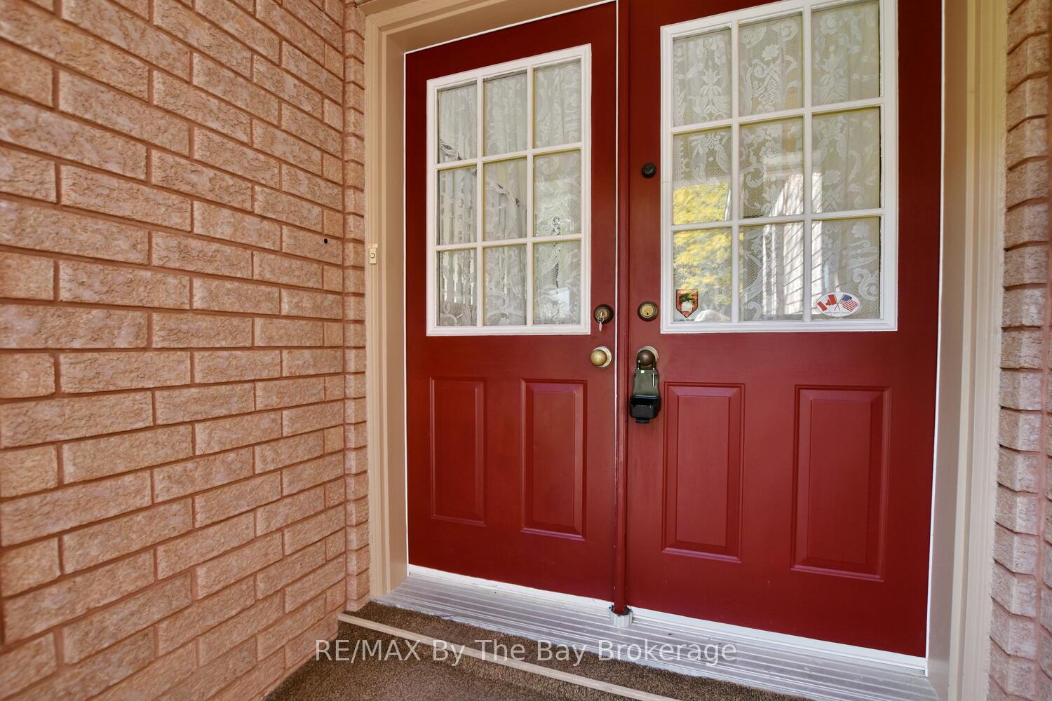 Photo 4 of 38 Timberland Crescent, Wasaga Beach — HOMEH
