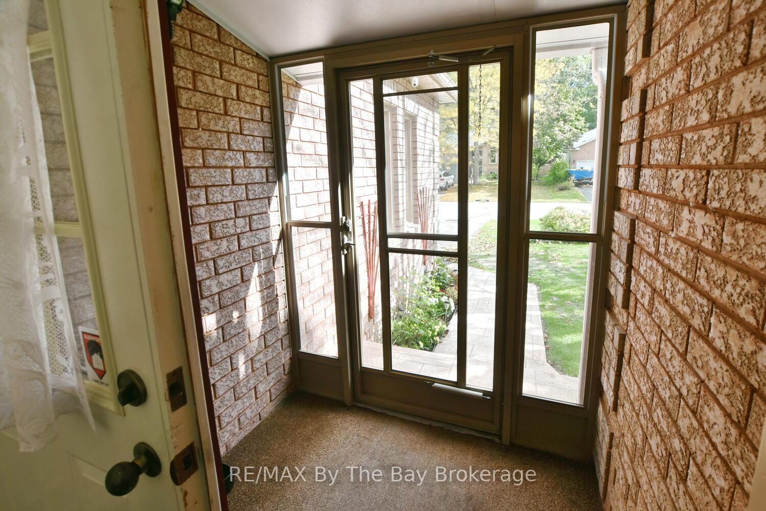 Photo 5 of 38 Timberland Crescent, Wasaga Beach — HOMEH