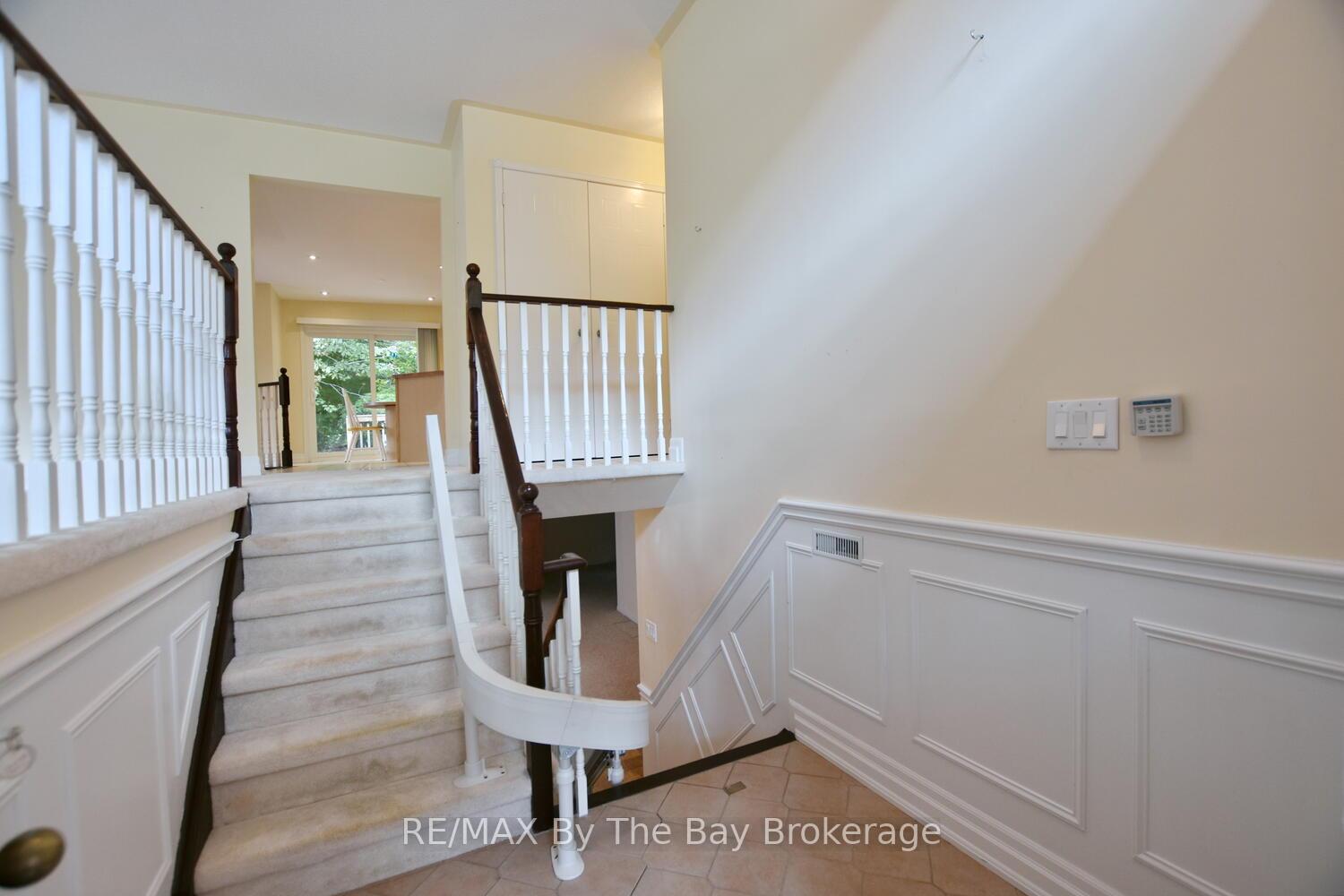Photo 7 of 38 Timberland Crescent, Wasaga Beach — HOMEH
