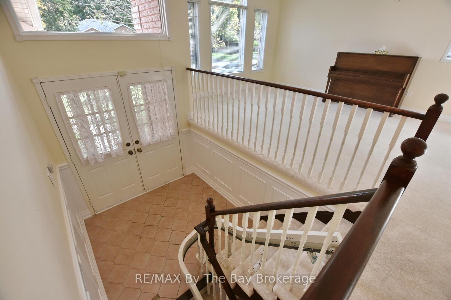 Photo 8 of 38 Timberland Crescent, Wasaga Beach — HOMEH