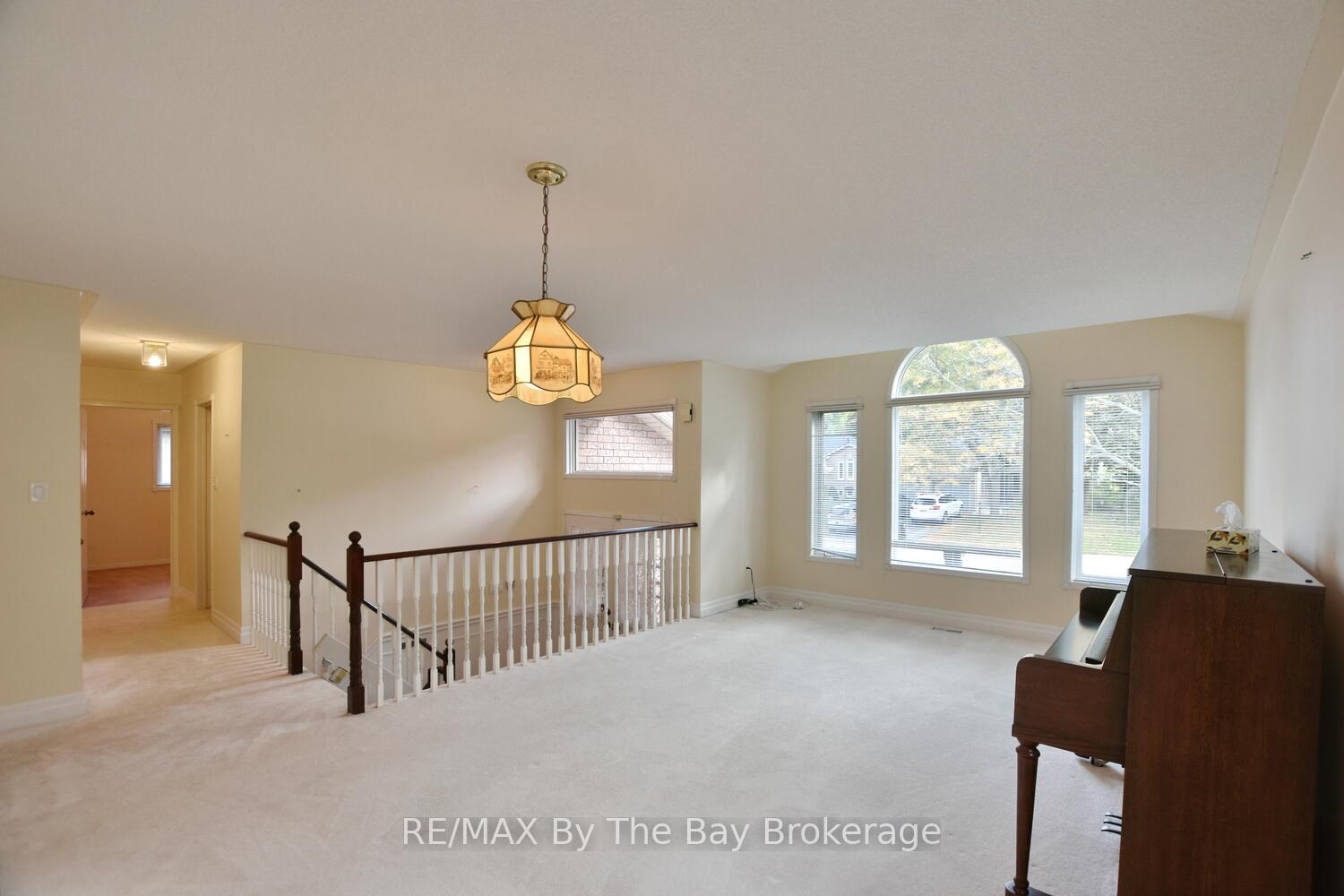 Photo 9 of 38 Timberland Crescent, Wasaga Beach — HOMEH