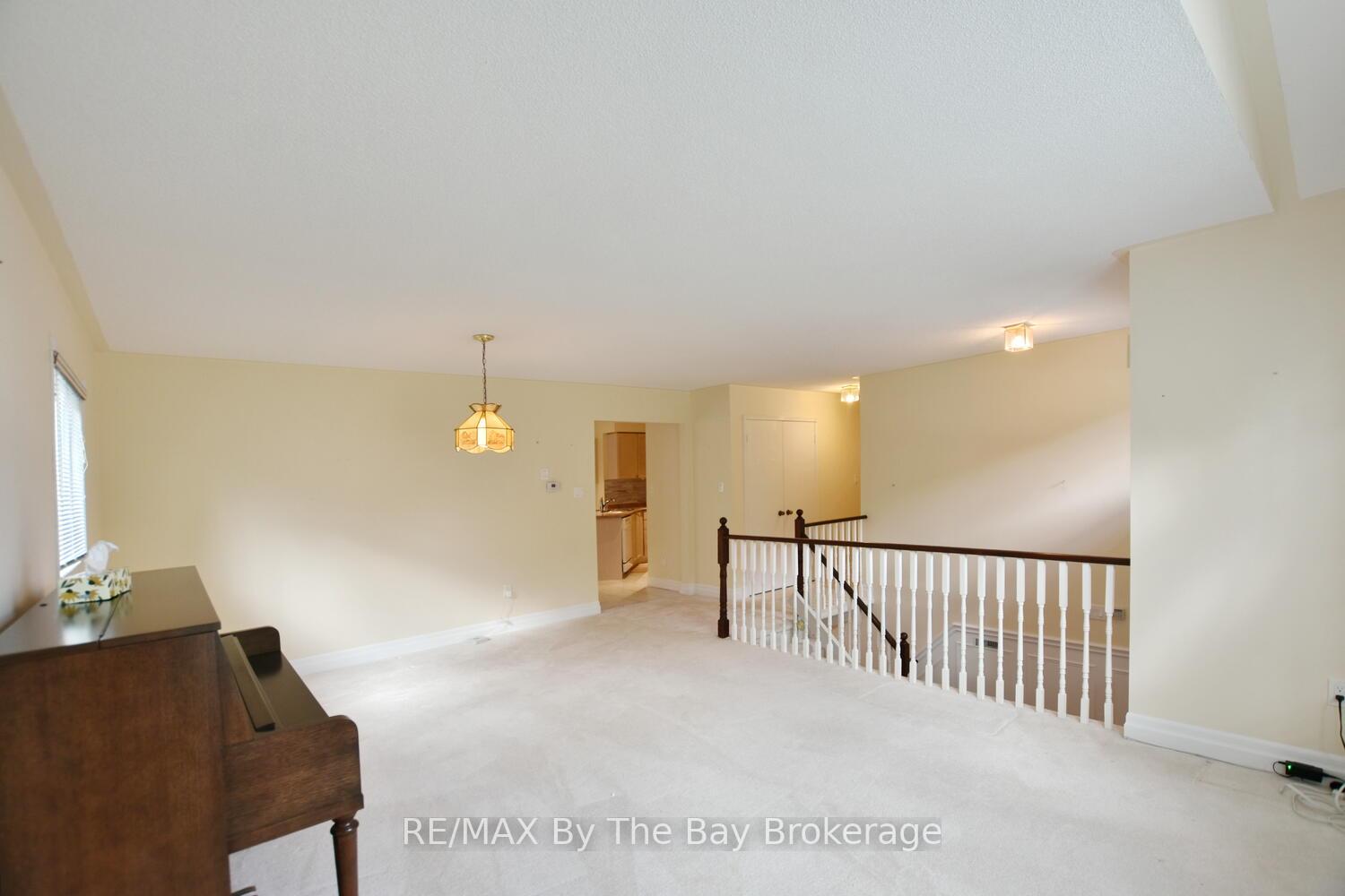 Photo 10 of 38 Timberland Crescent, Wasaga Beach — HOMEH