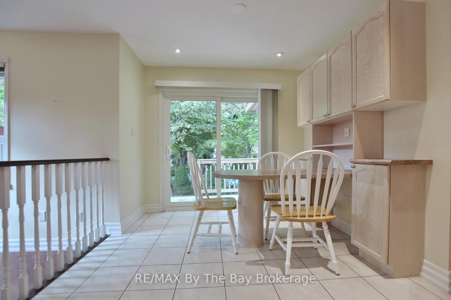 Photo 12 of 38 Timberland Crescent, Wasaga Beach — HOMEH