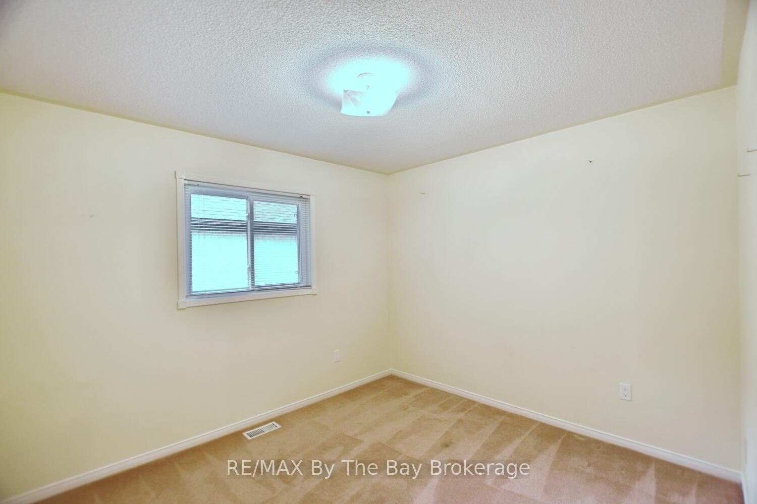 Photo 18 of 38 Timberland Crescent, Wasaga Beach — HOMEH