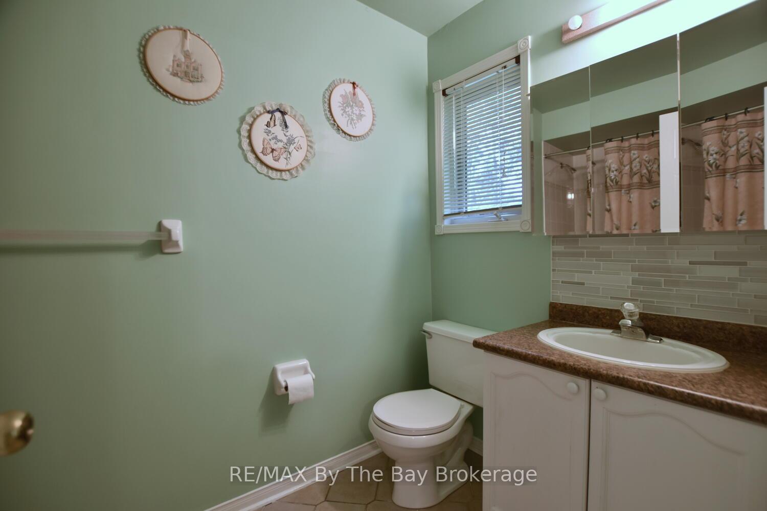 Photo 22 of 38 Timberland Crescent, Wasaga Beach — HOMEH