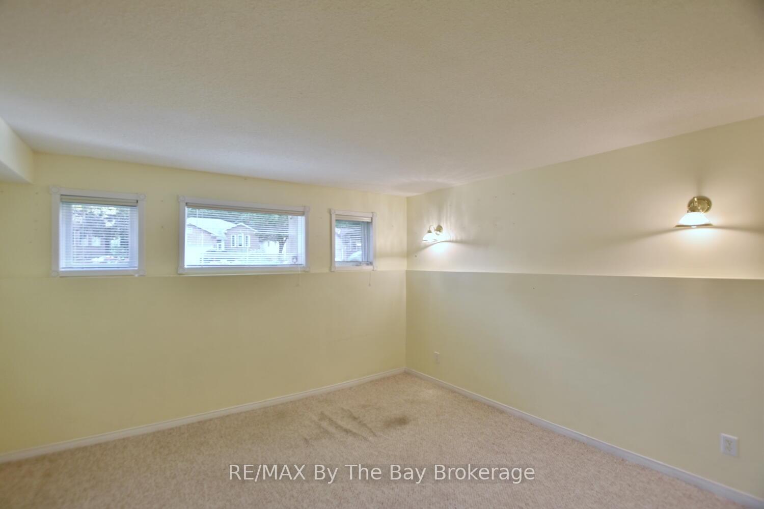 Photo 27 of 38 Timberland Crescent, Wasaga Beach — HOMEH