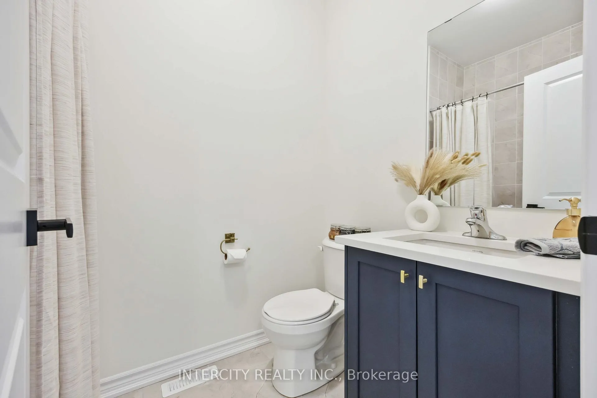 Photo 19 of 43 Griffith Street, Aurora, Bayview Northeast — HOMEH