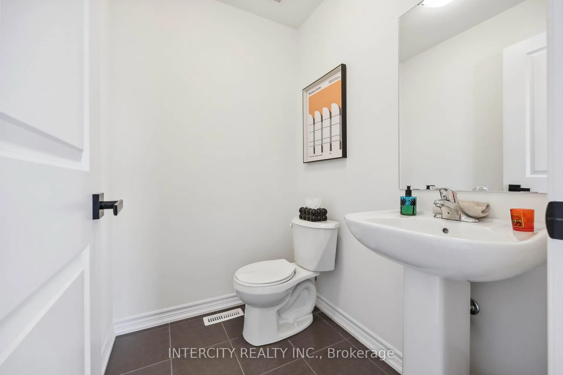 Photo 26 of 43 Griffith Street, Aurora, Bayview Northeast — HOMEH