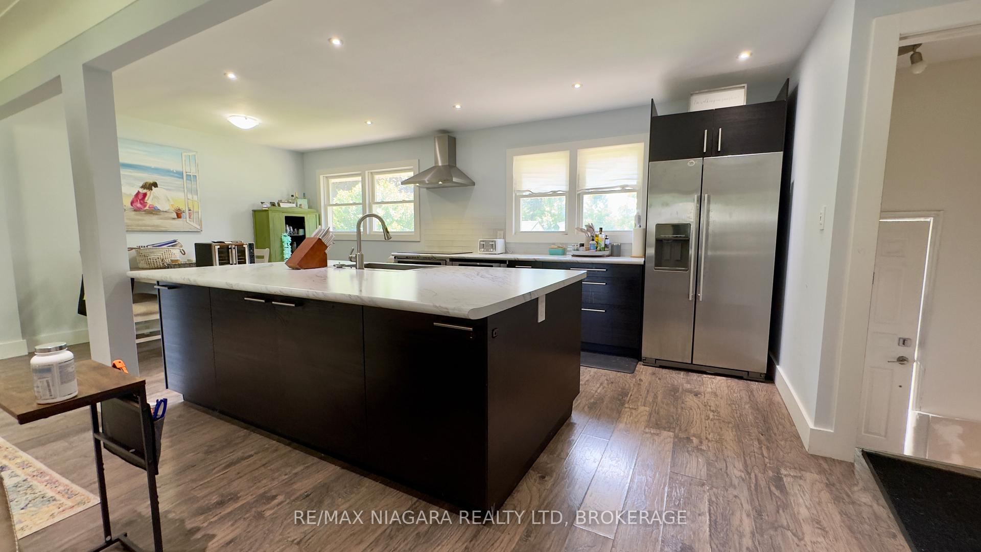 Photo 3 of 417 Clare Avenue, Welland, Prince Charles — HOMEH
