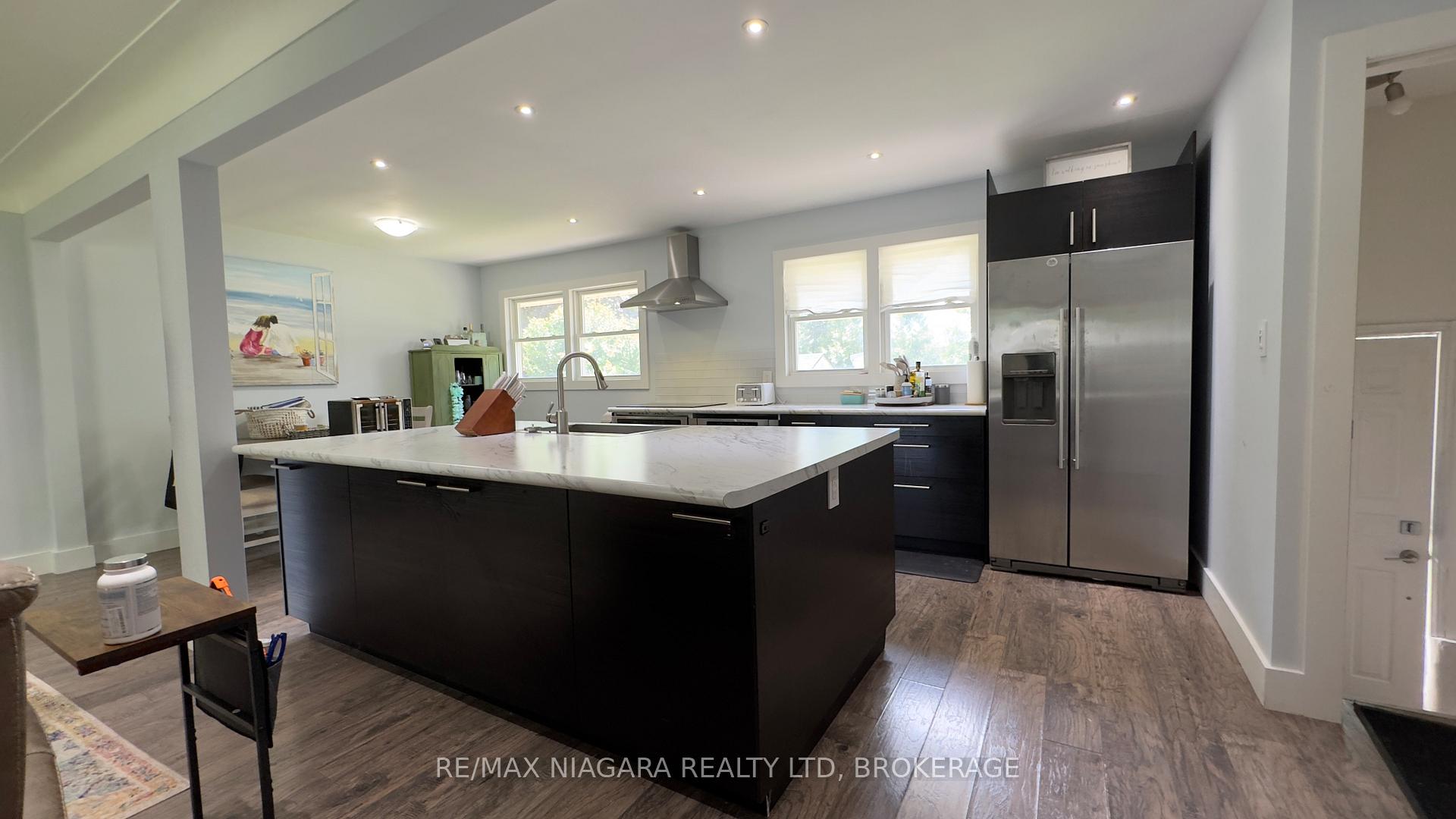 Photo 4 of 417 Clare Avenue, Welland, Prince Charles — HOMEH