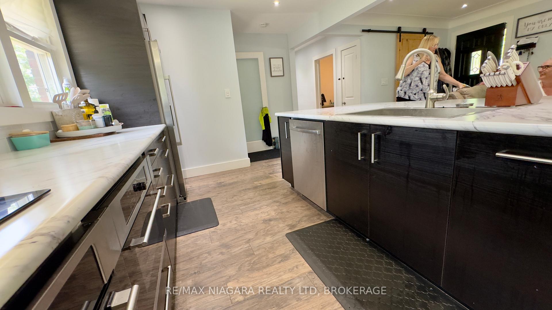 Photo 5 of 417 Clare Avenue, Welland, Prince Charles — HOMEH