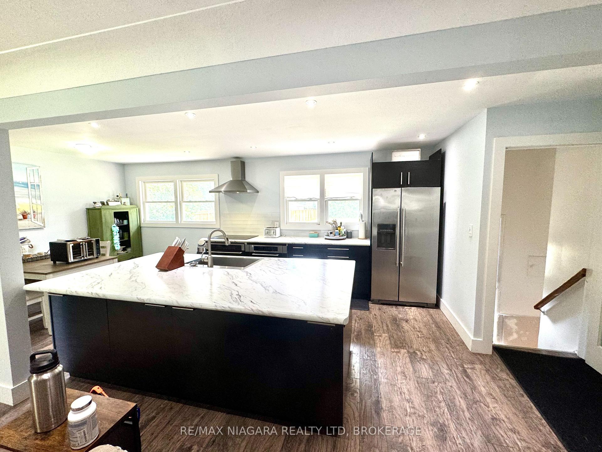 Photo 8 of 417 Clare Avenue, Welland, Prince Charles — HOMEH
