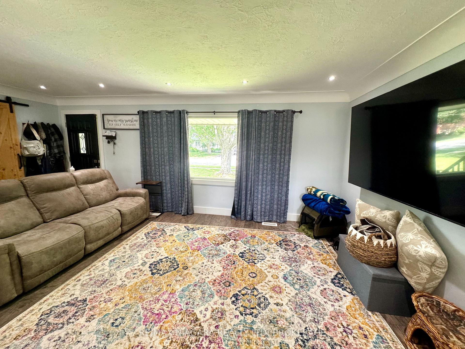 Photo 9 of 417 Clare Avenue, Welland, Prince Charles — HOMEH