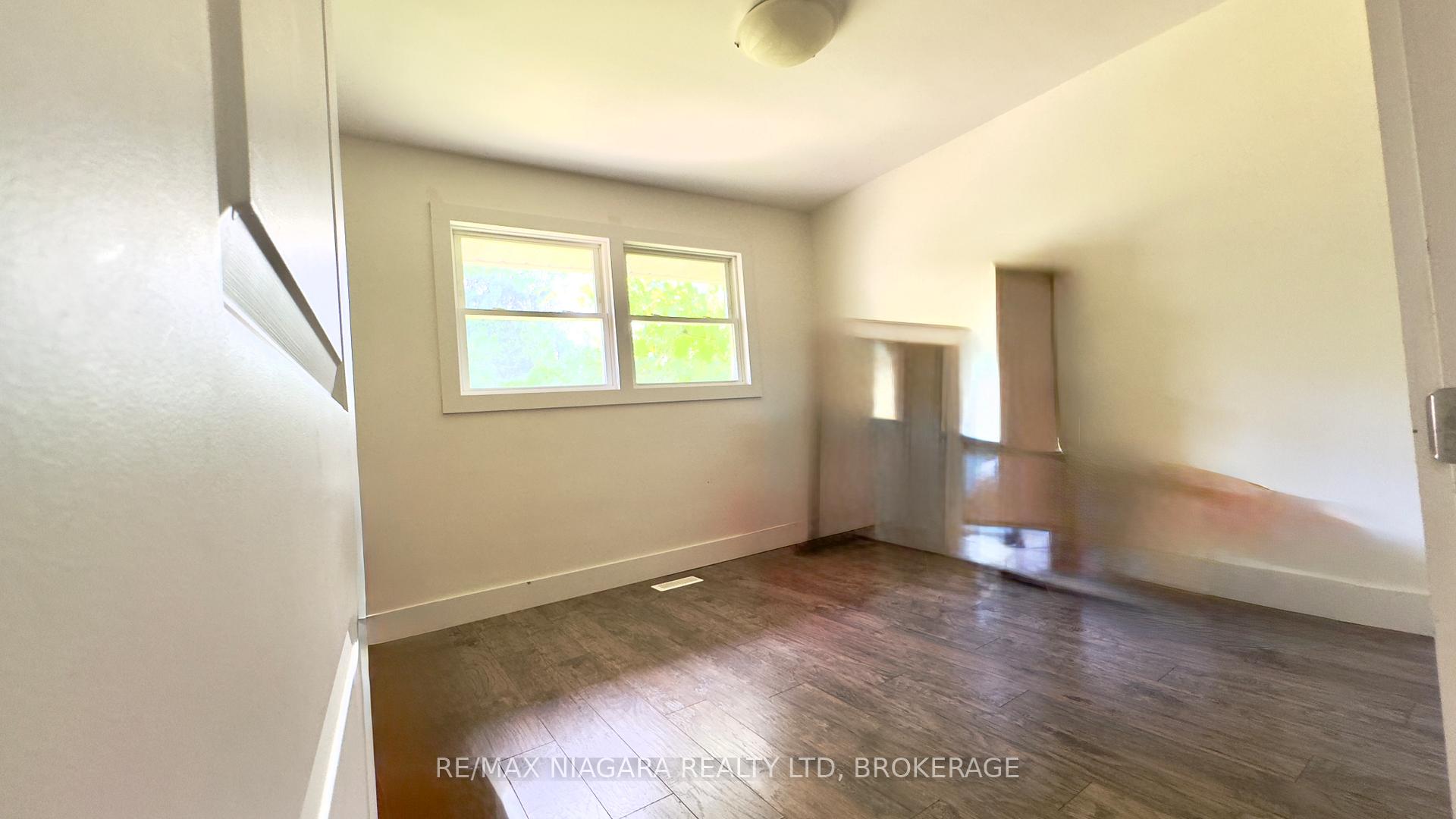 Photo 13 of 417 Clare Avenue, Welland, Prince Charles — HOMEH