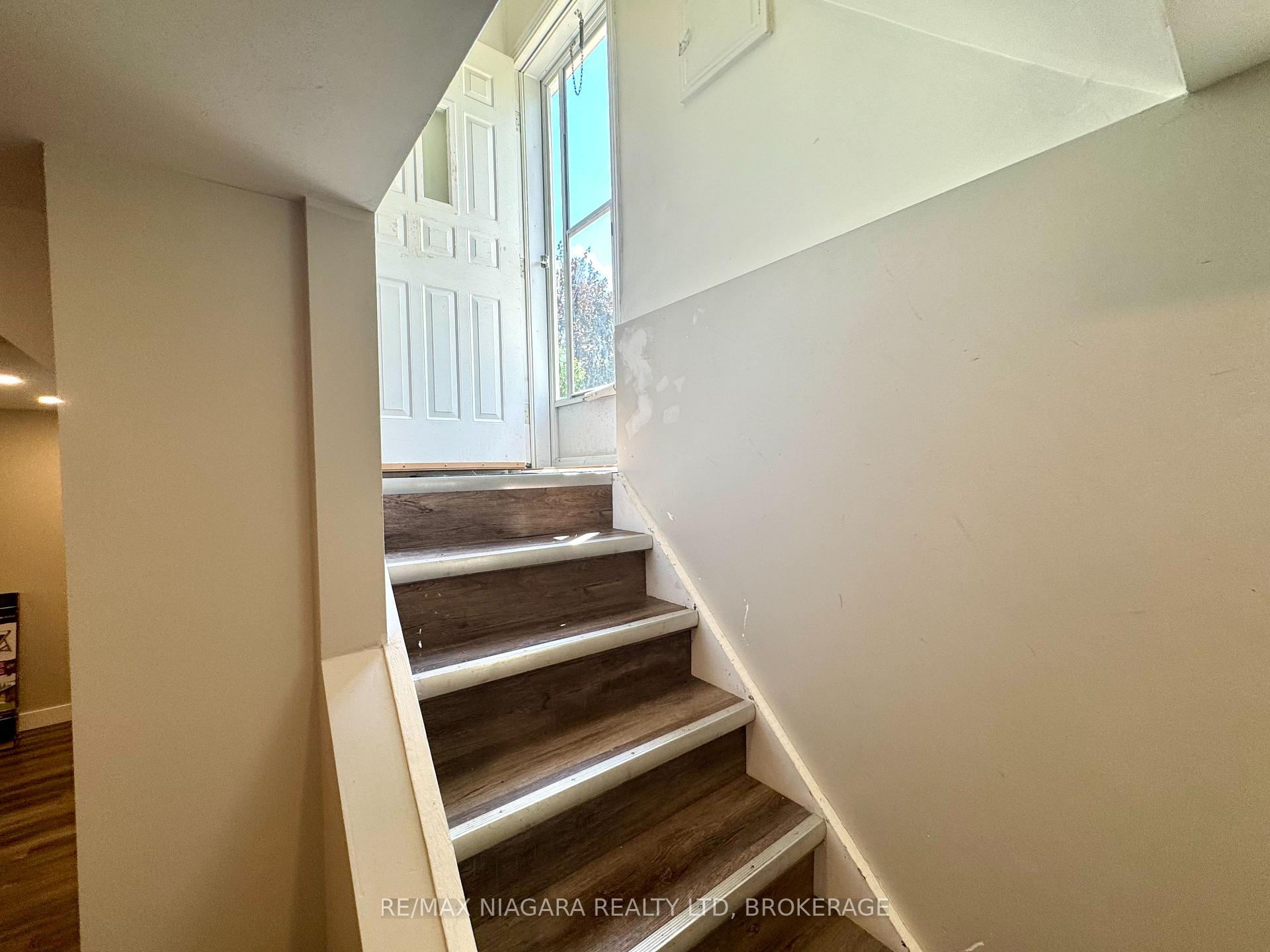 Photo 15 of 417 Clare Avenue, Welland, Prince Charles — HOMEH