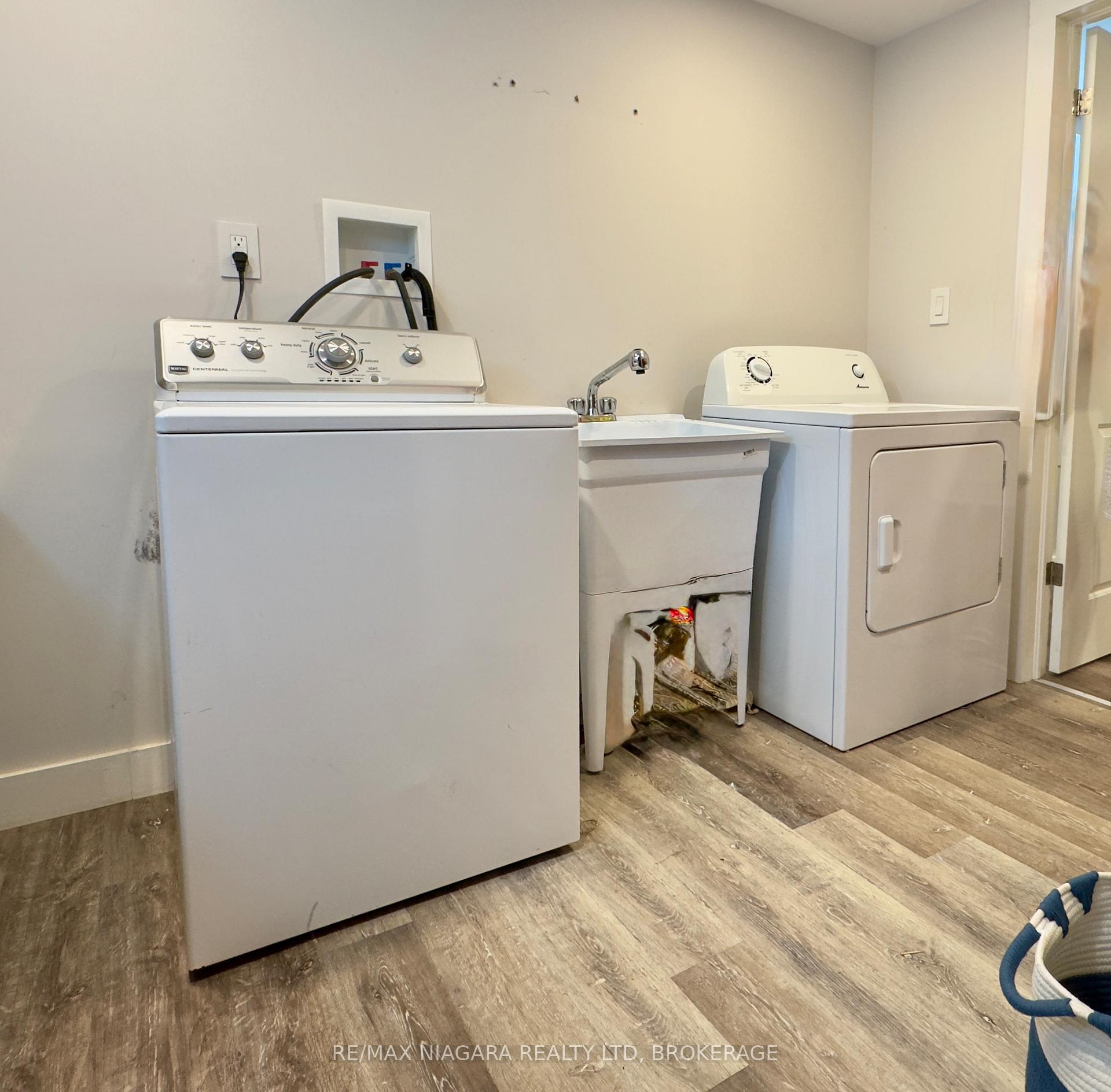 Photo 18 of 417 Clare Avenue, Welland, Prince Charles — HOMEH
