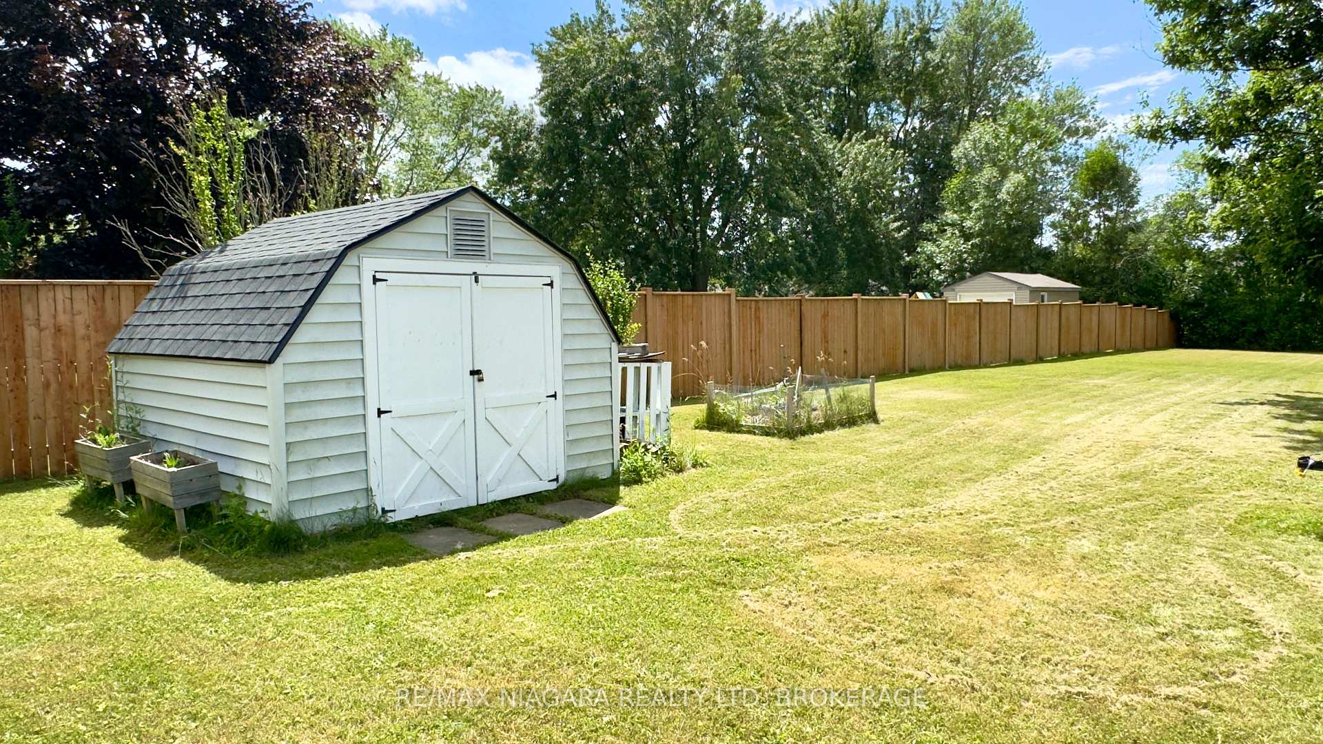 Photo 22 of 417 Clare Avenue, Welland, Prince Charles — HOMEH