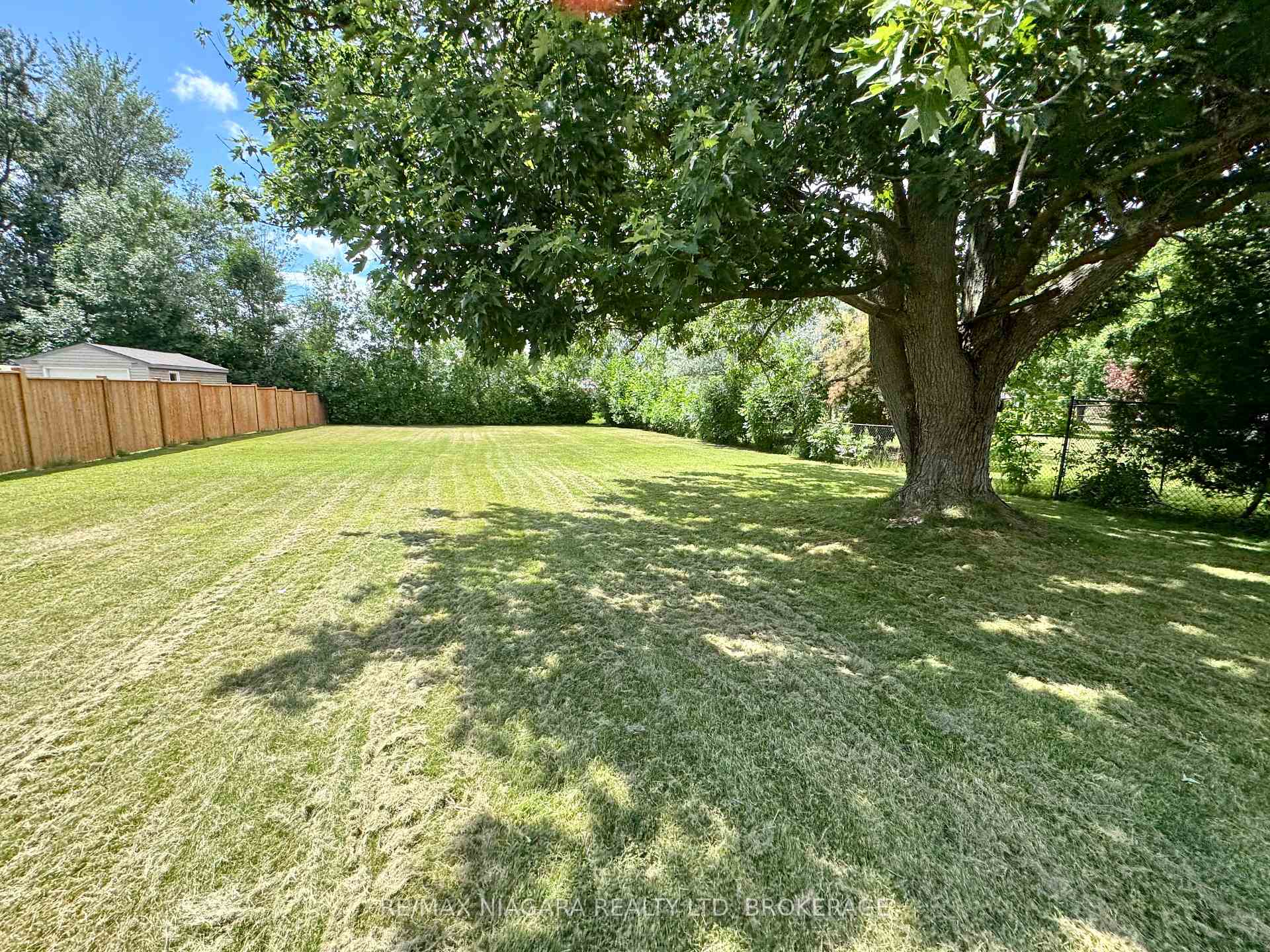 Photo 24 of 417 Clare Avenue, Welland, Prince Charles — HOMEH