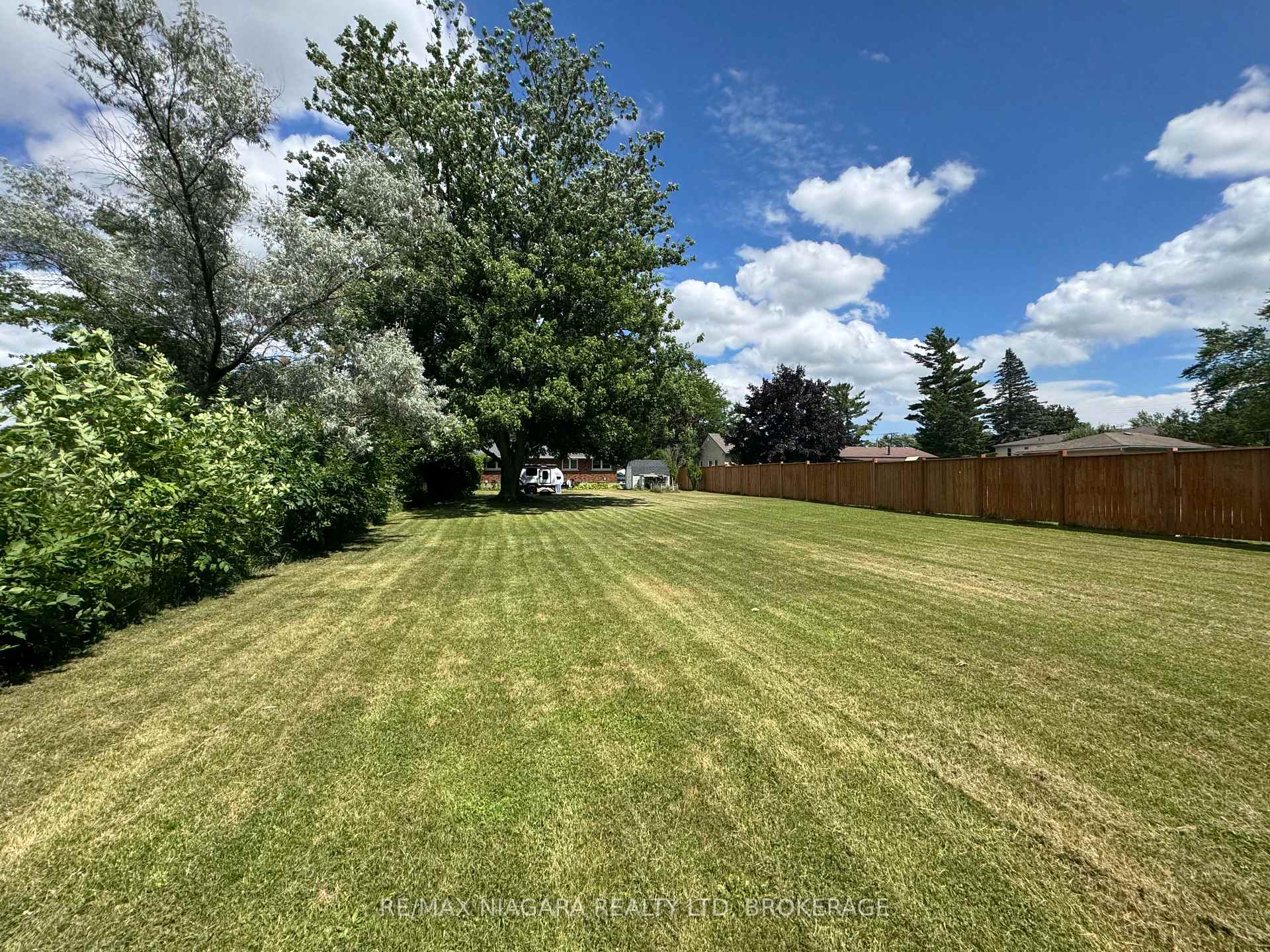 Photo 25 of 417 Clare Avenue, Welland, Prince Charles — HOMEH