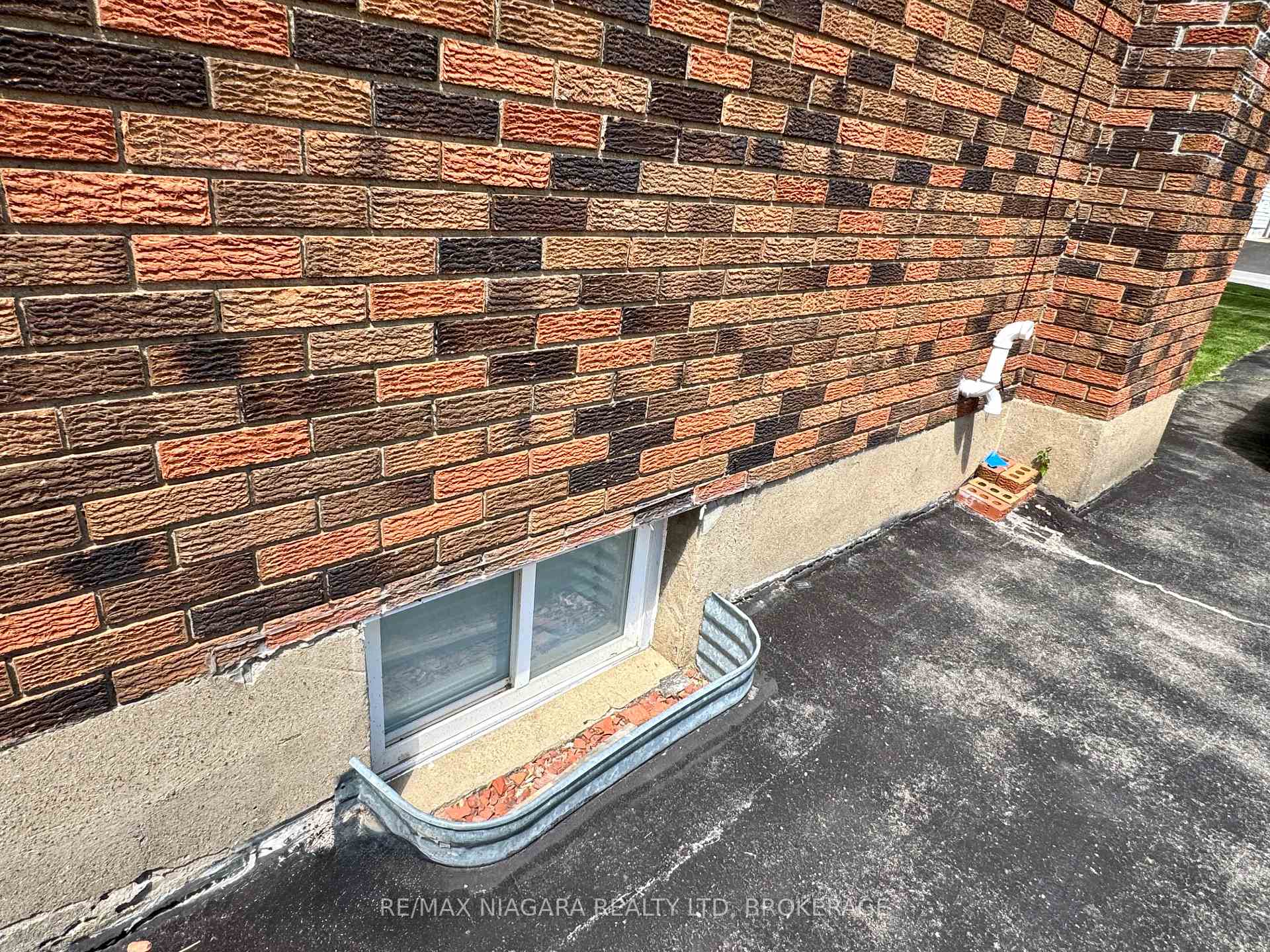 Photo 28 of 417 Clare Avenue, Welland, Prince Charles — HOMEH
