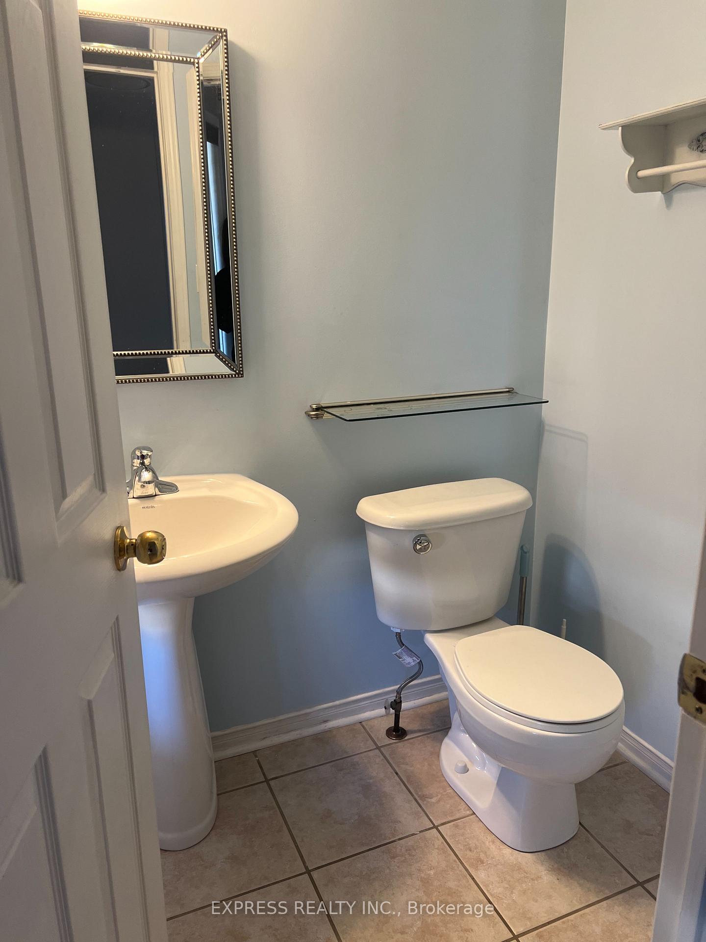 Photo 4 of 7 Settler's Court, Whitby, Brooklin — HOMEH