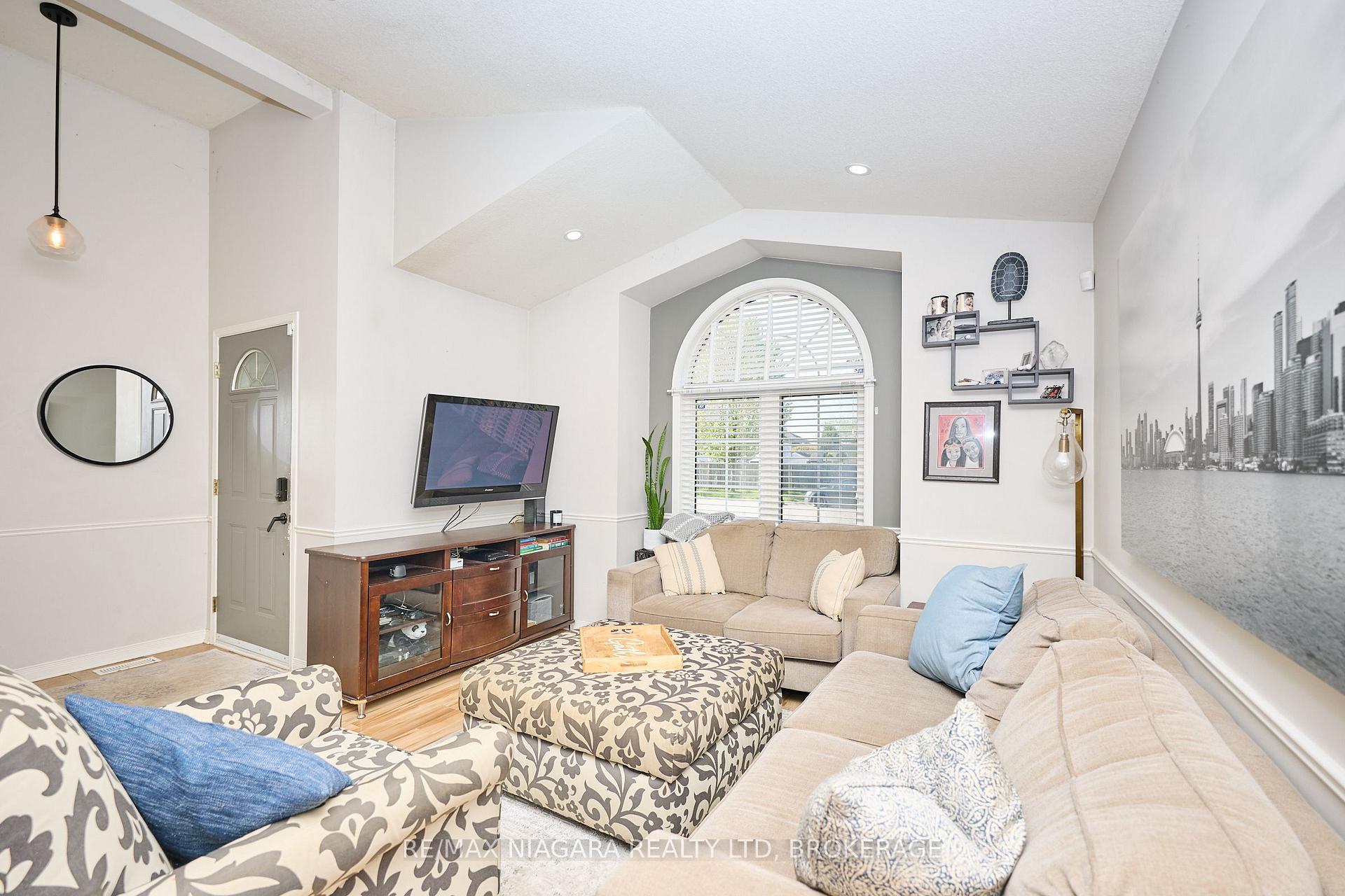 Photo 16 of 349 Lea Crescent, Welland, West Welland — HOMEH
