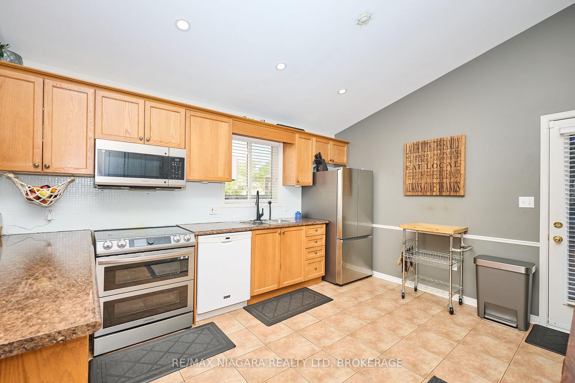Photo 20 of 349 Lea Crescent, Welland, West Welland — HOMEH