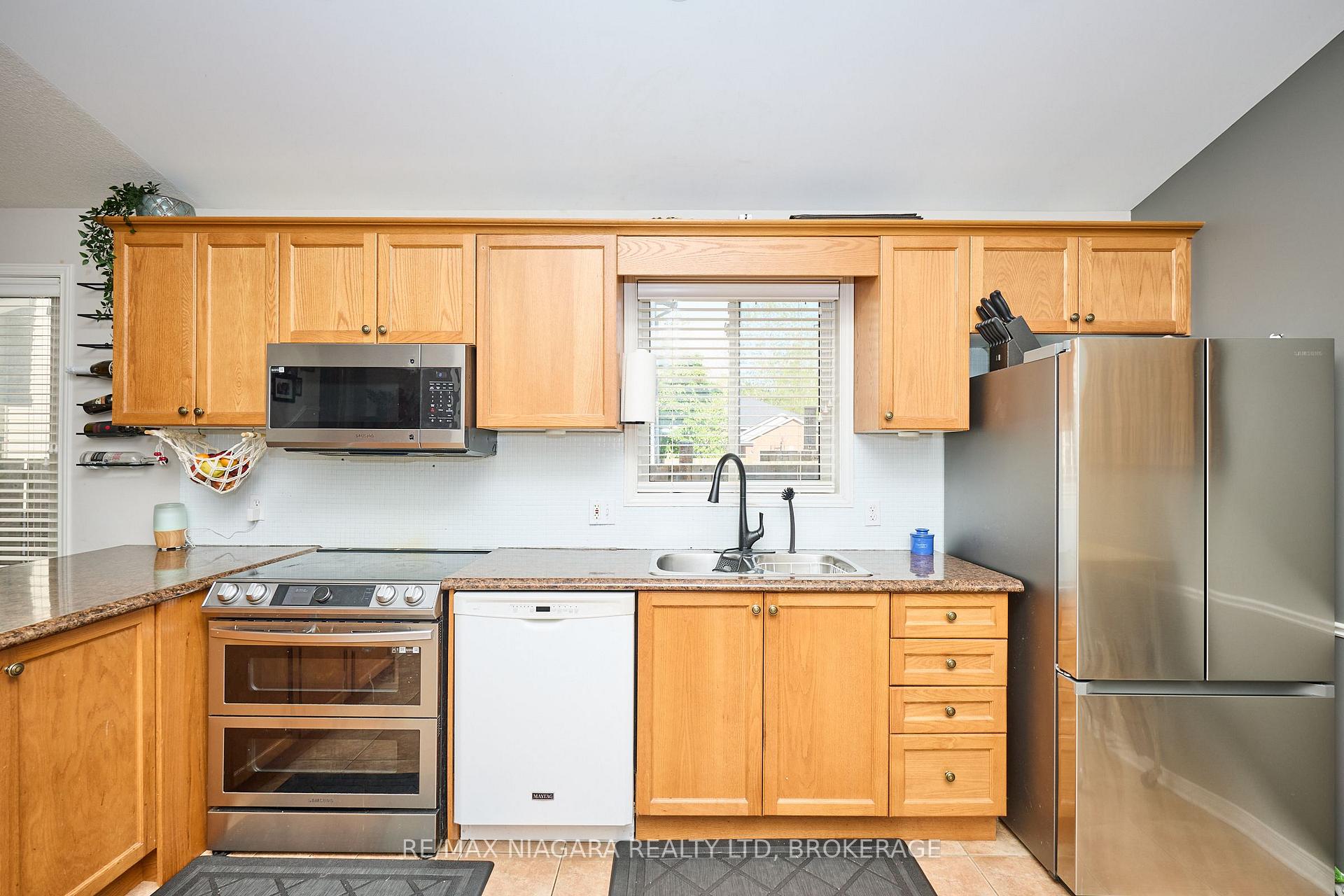 Photo 21 of 349 Lea Crescent, Welland, West Welland — HOMEH