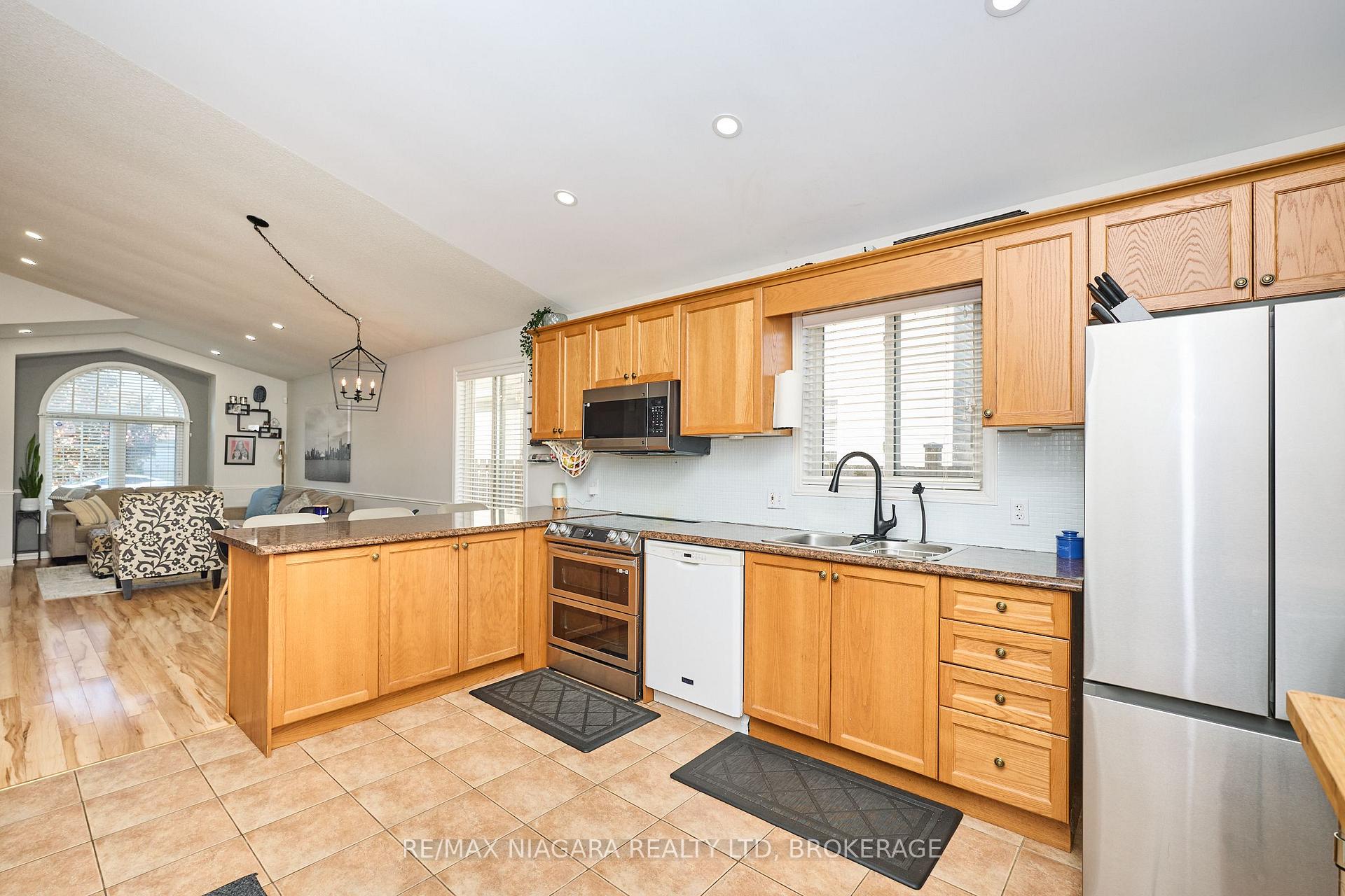 Photo 22 of 349 Lea Crescent, Welland, West Welland — HOMEH