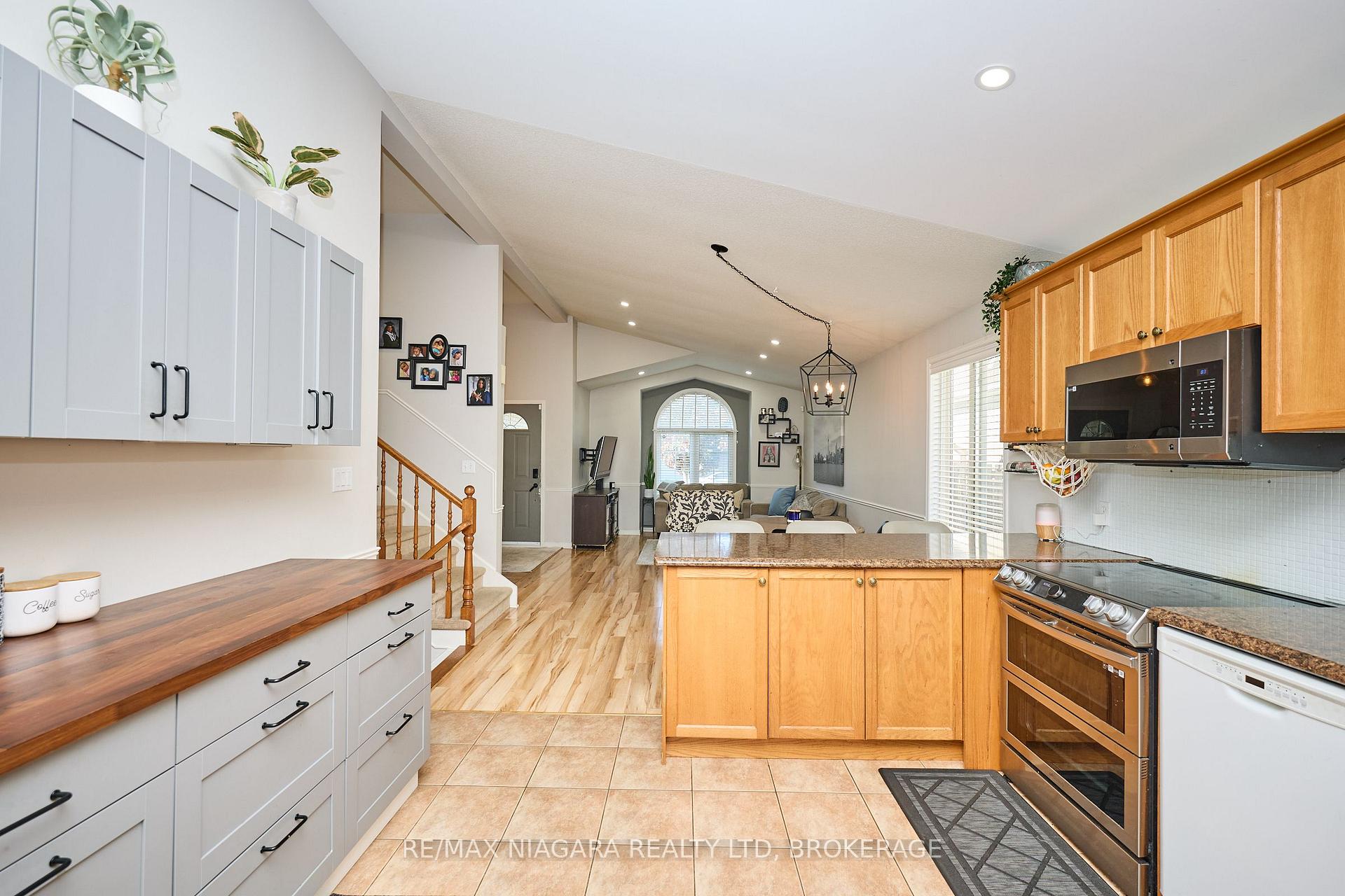 Photo 23 of 349 Lea Crescent, Welland, West Welland — HOMEH