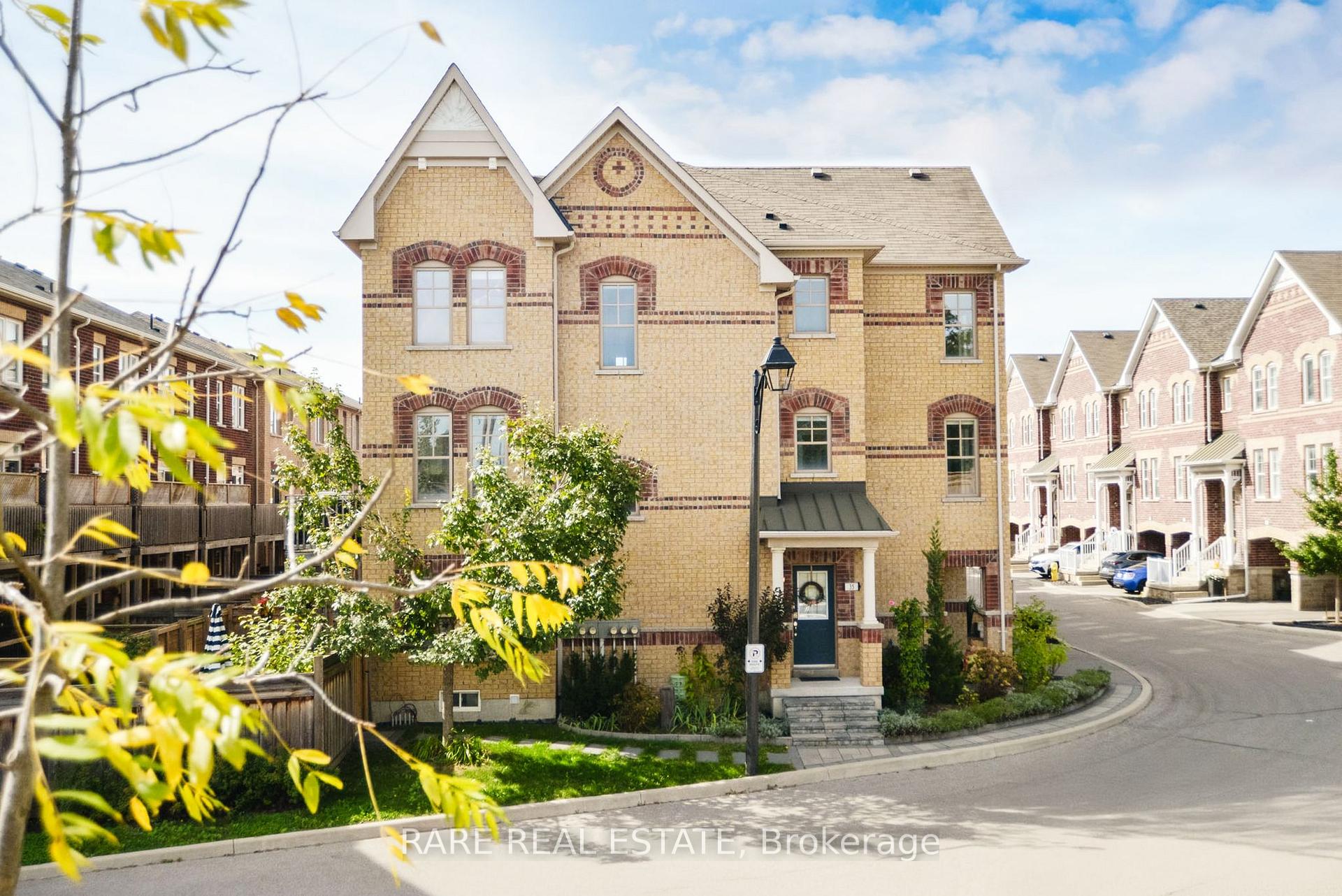 Photo 2 of Unit 35, 10 Porter Avenue W, Vaughan, West Woodbridge — HOMEH