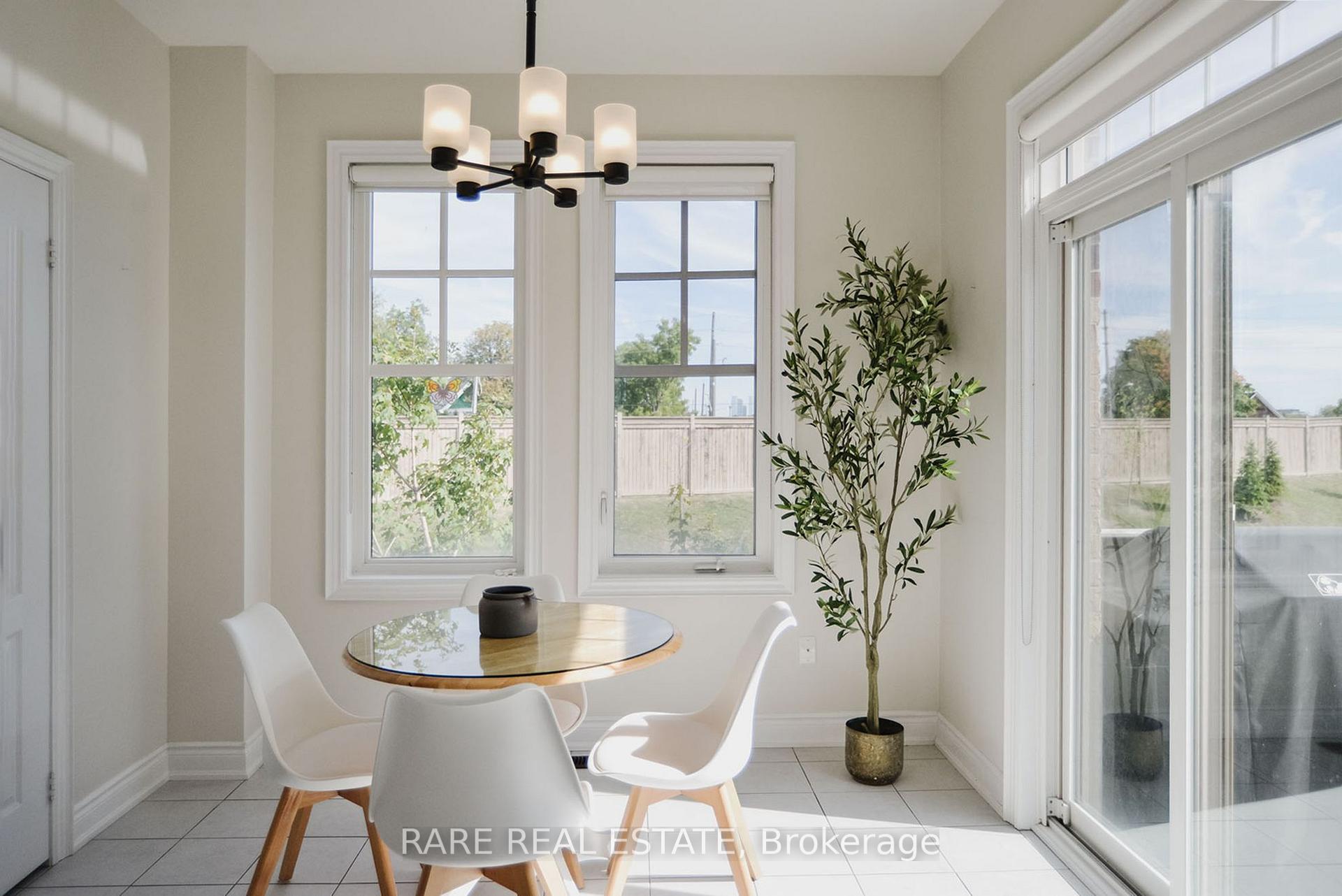 Photo 7 of Unit 35, 10 Porter Avenue W, Vaughan, West Woodbridge — HOMEH
