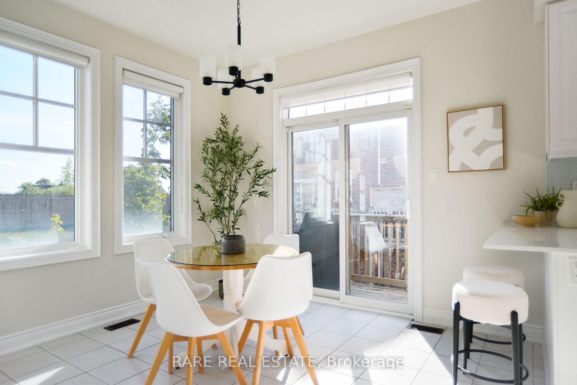 Photo 8 of Unit 35, 10 Porter Avenue W, Vaughan, West Woodbridge — HOMEH