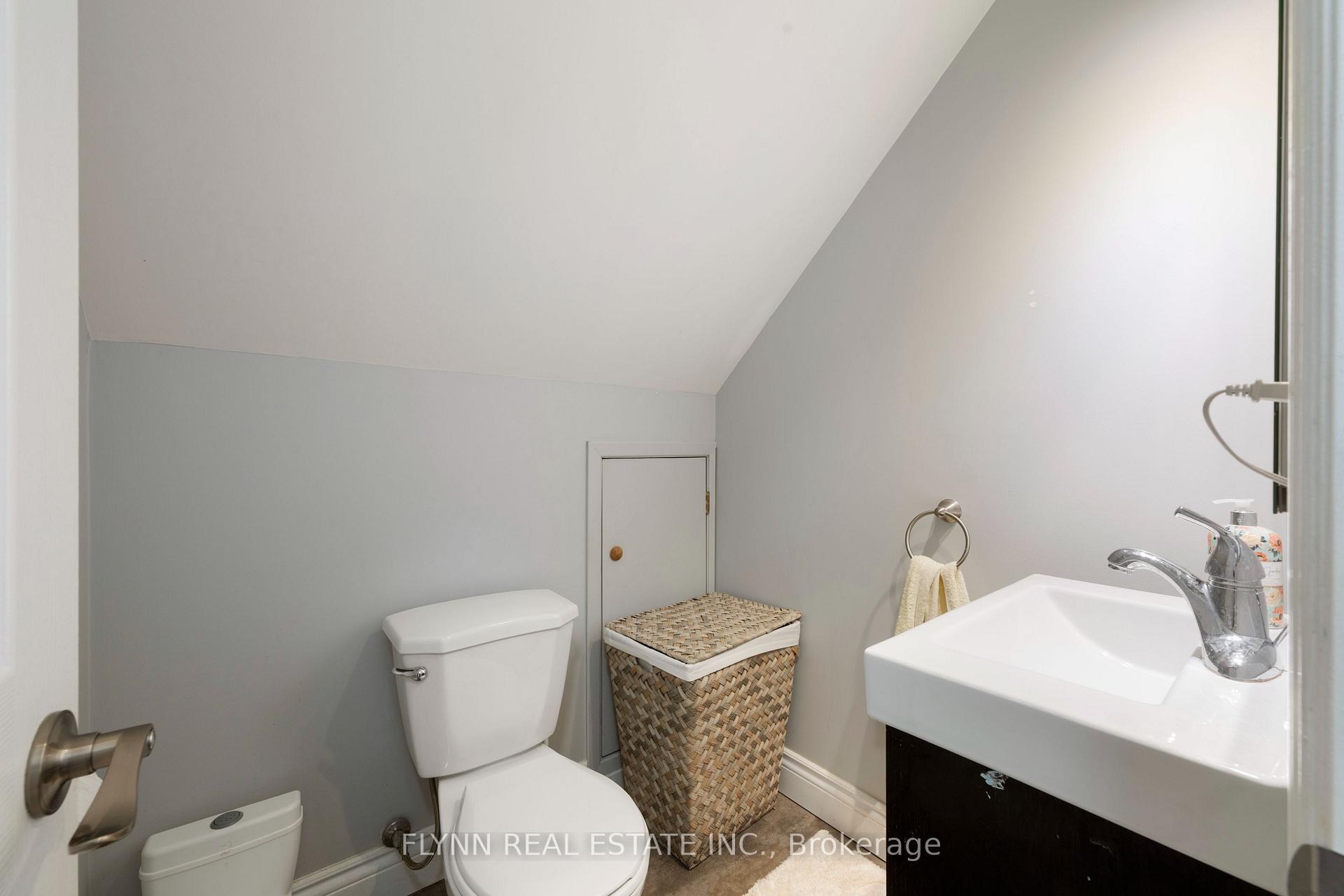 Photo 14 of 116 Elmview Street W, Welland, Prince Charles — HOMEH