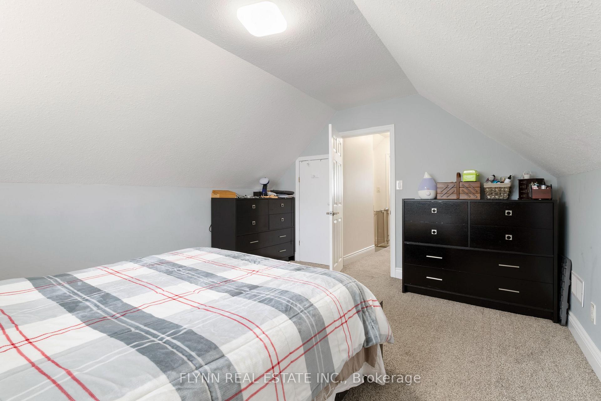 Photo 16 of 116 Elmview Street W, Welland, Prince Charles — HOMEH