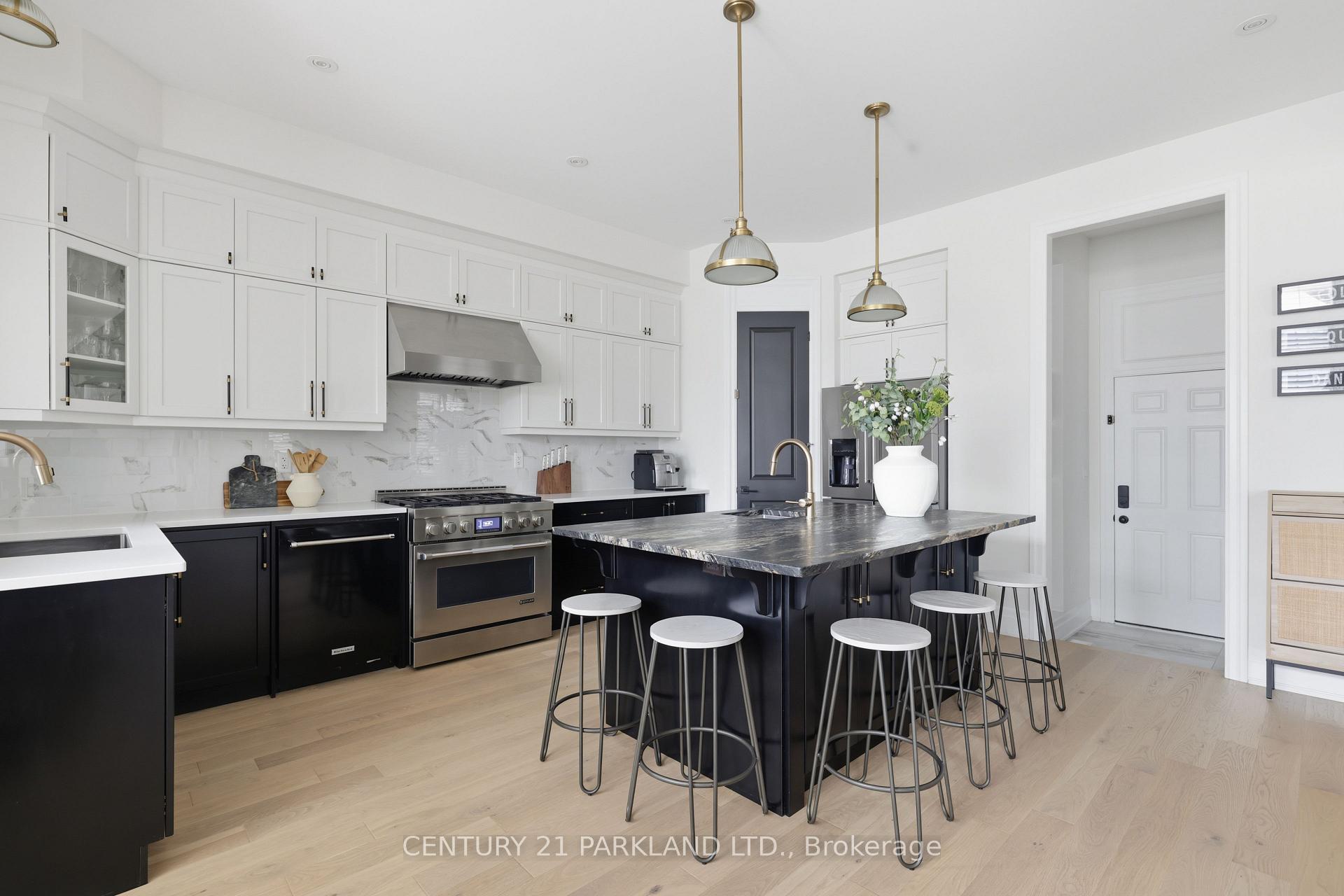 Photo 4 of 34 Chorus Crescent, Vaughan, Kleinburg — HOMEH