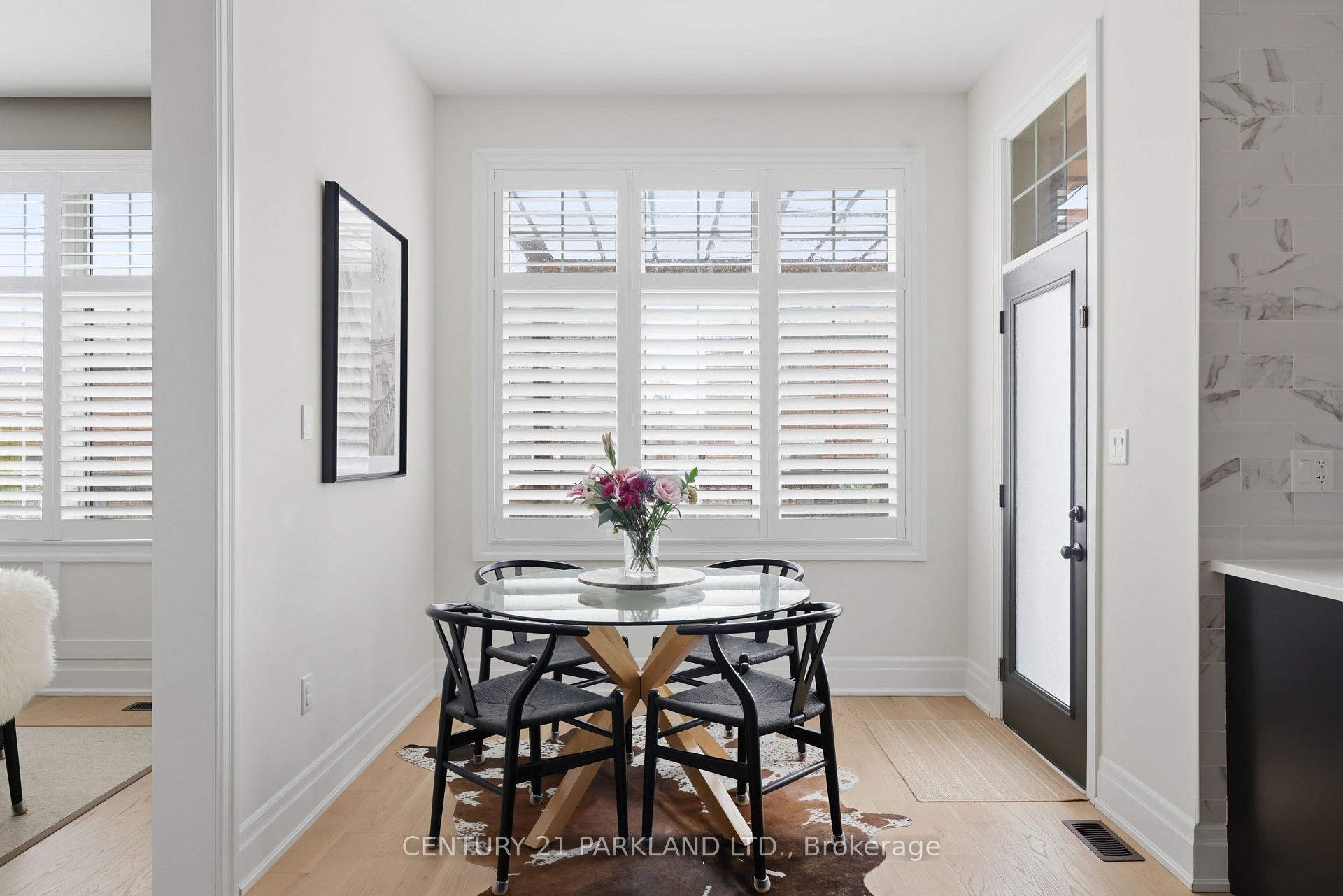 Photo 7 of 34 Chorus Crescent, Vaughan, Kleinburg — HOMEH