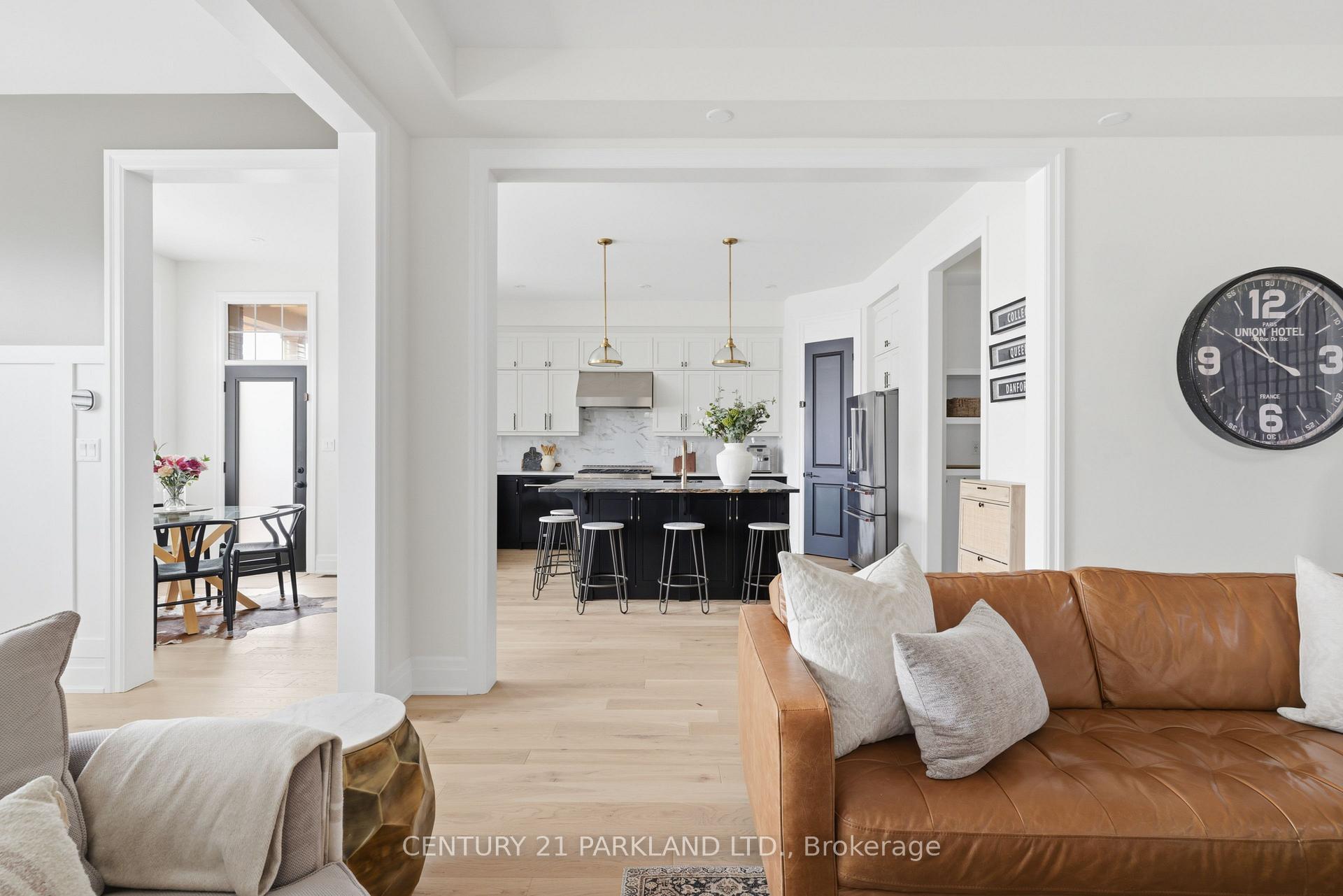 Photo 8 of 34 Chorus Crescent, Vaughan, Kleinburg — HOMEH