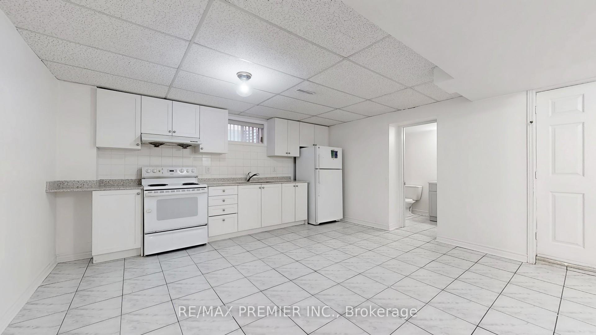 Photo 3 of 19 Jackman Crescent, Vaughan, West Woodbridge — HOMEH