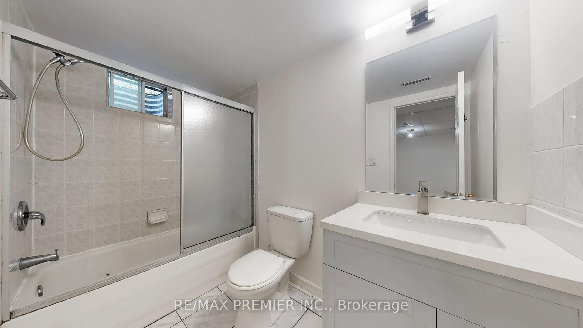 Photo 9 of 19 Jackman Crescent, Vaughan, West Woodbridge — HOMEH