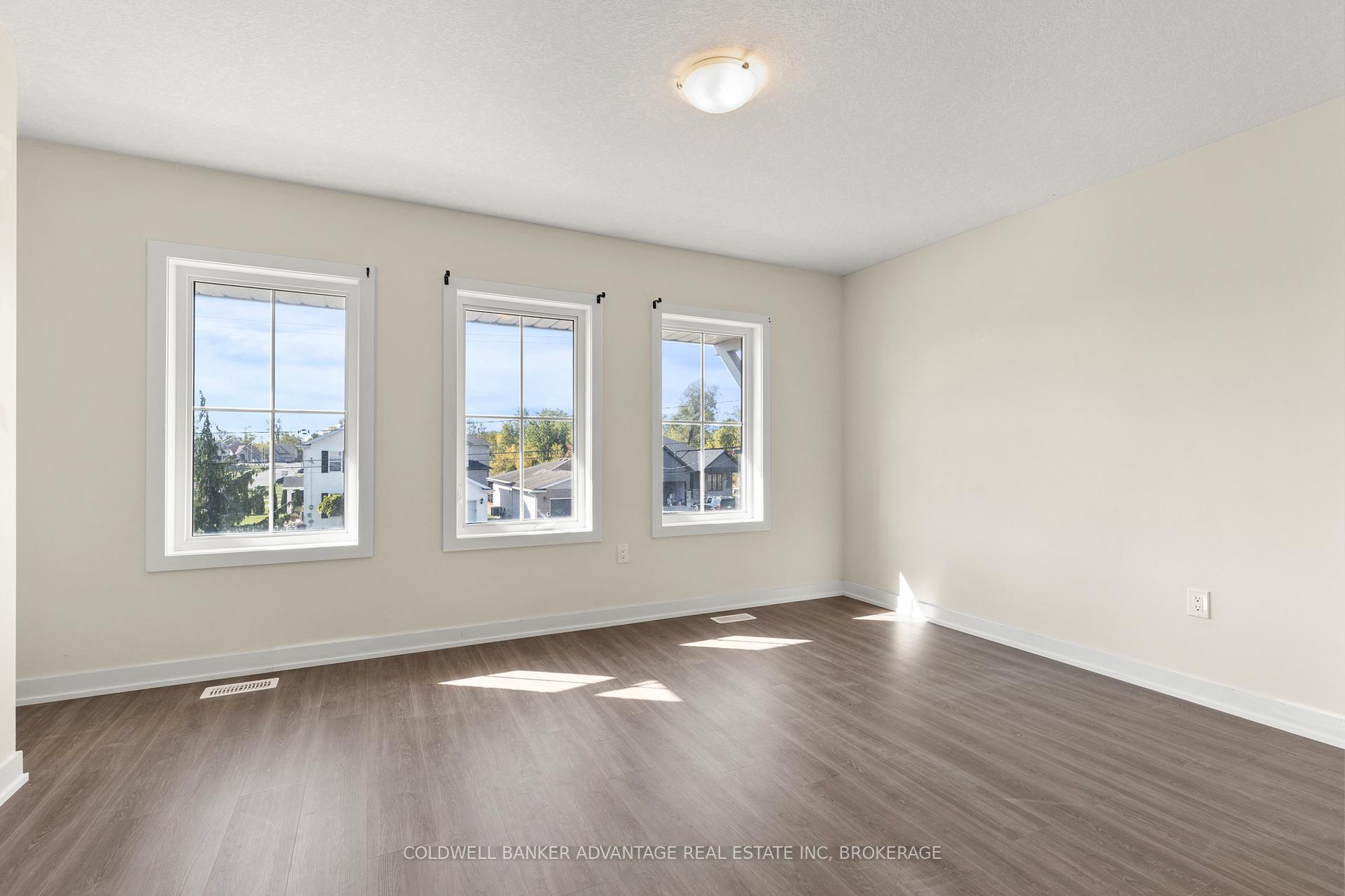 Photo 12 of 226 Forks Road, Welland, Dain City — HOMEH