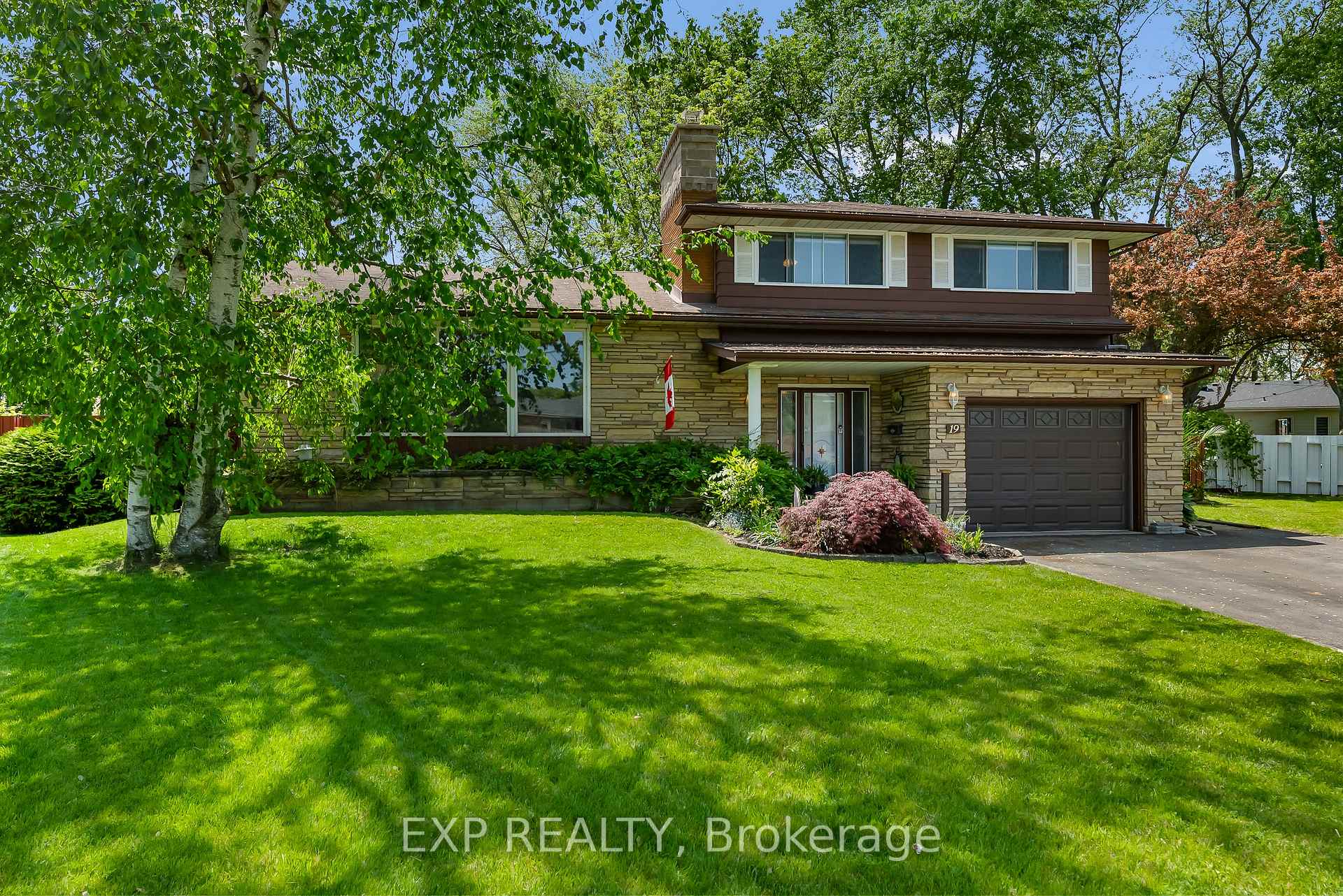 Photo 2 of 19 Oak Court, Welland, Prince Charles — HOMEH
