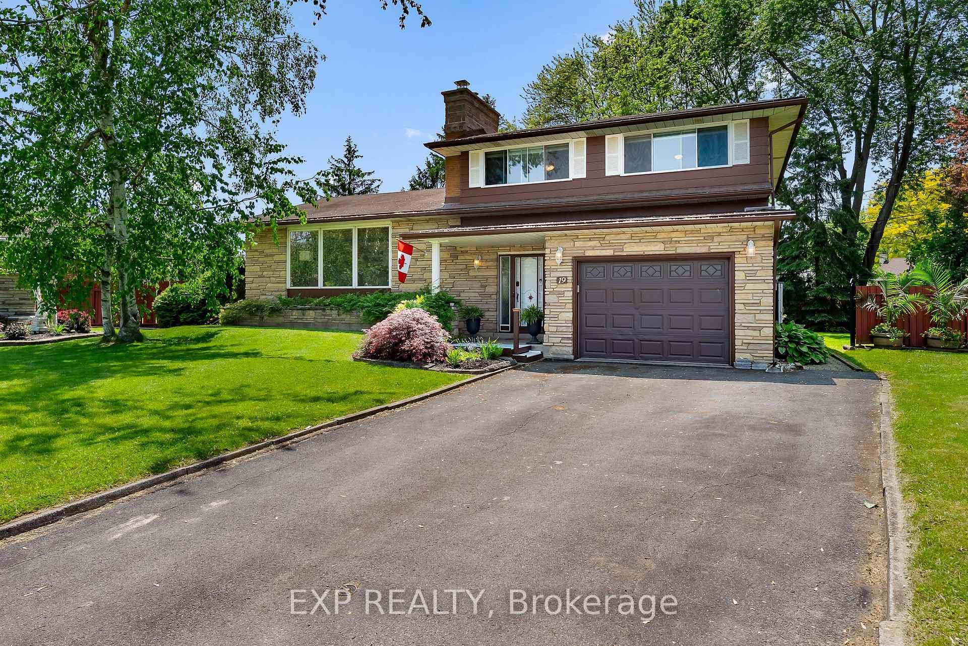 Photo 3 of 19 Oak Court, Welland, Prince Charles — HOMEH
